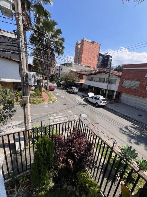 Acogedora Casa En Laureles Apartamento