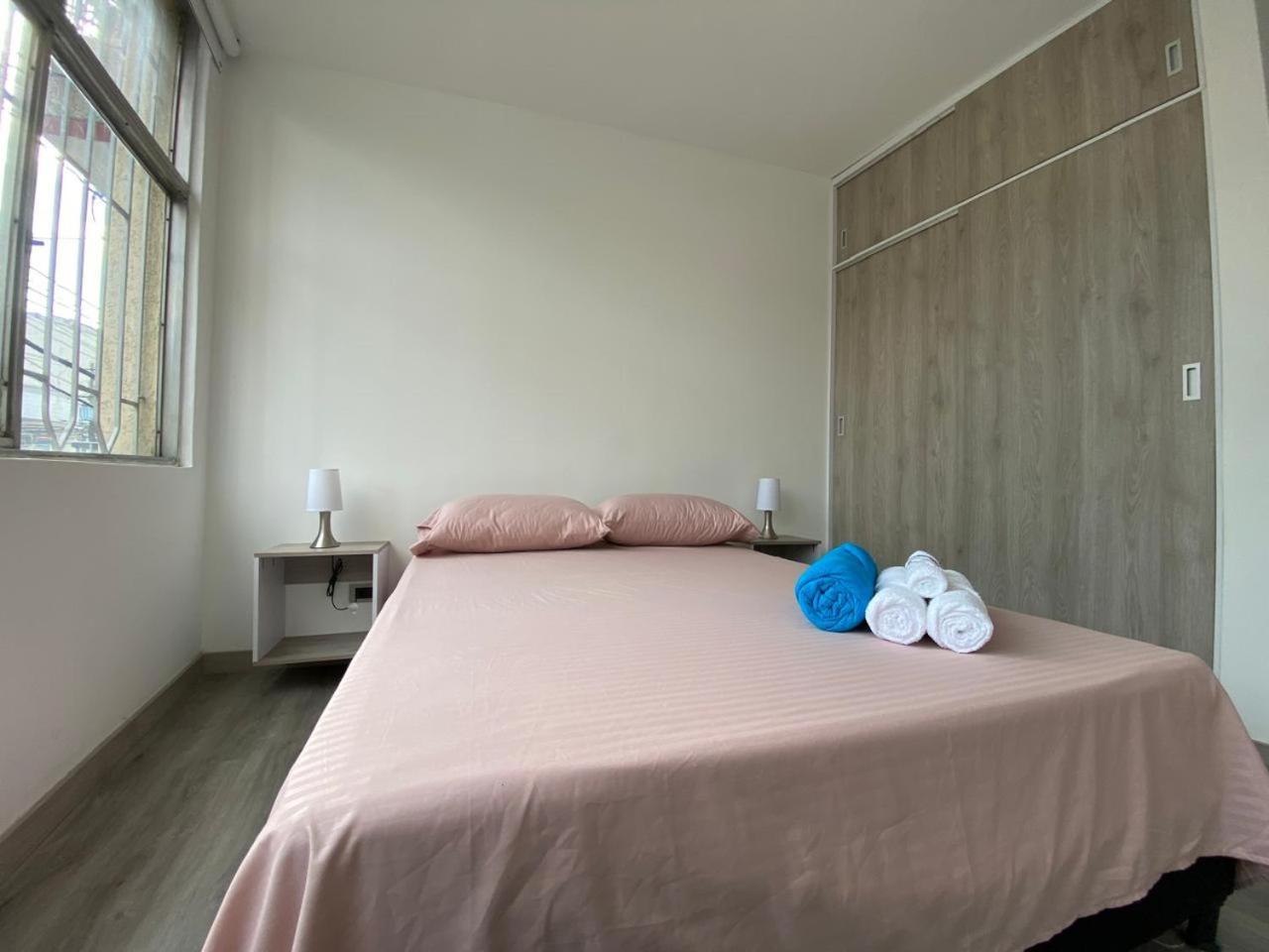 Comodo Apto En Laureles Apartamento *