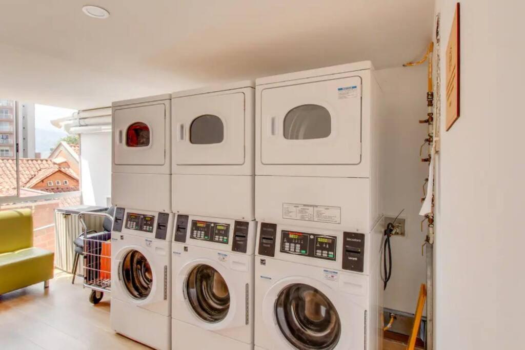 Apartamento Avenida El Poblado Con Garage Y Lavanderia 506