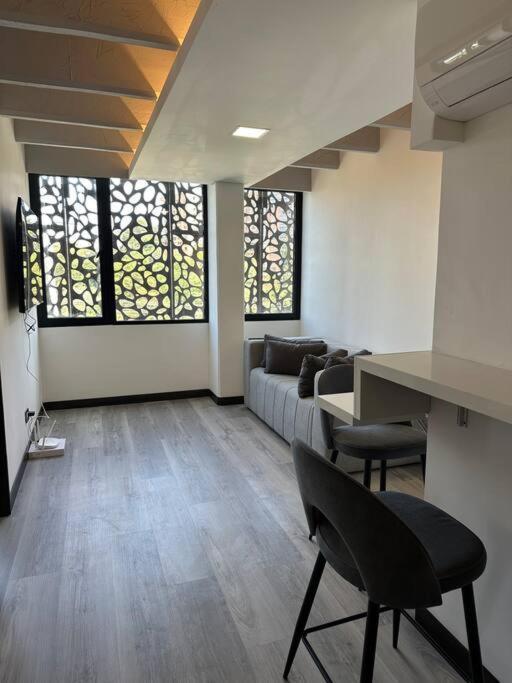 102 Apto Poblado Apartamento *