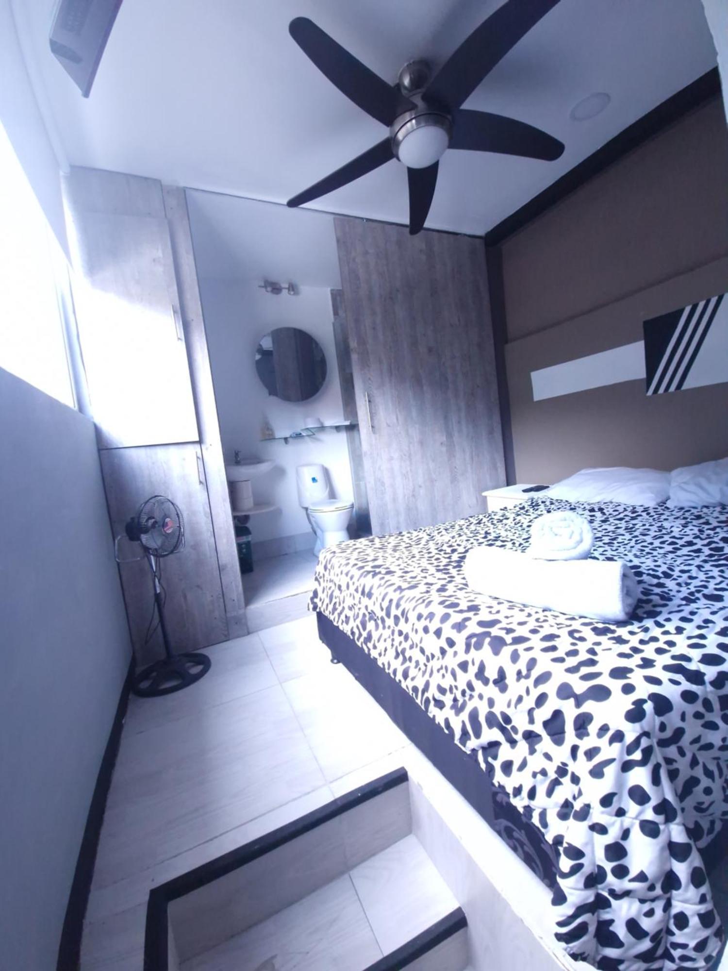 11 Bedroom-2 Floors Jacuzzi & Rooftop Pool At Poblado Apartamento Medellín