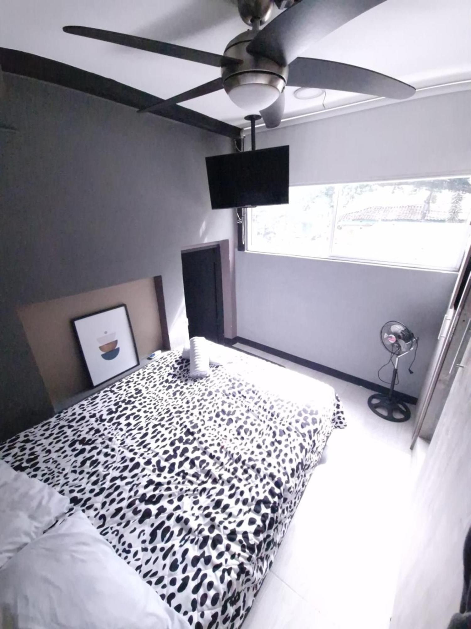 11 Bedroom-2 Floors Jacuzzi & Rooftop Pool At Poblado Apartamento Medellín