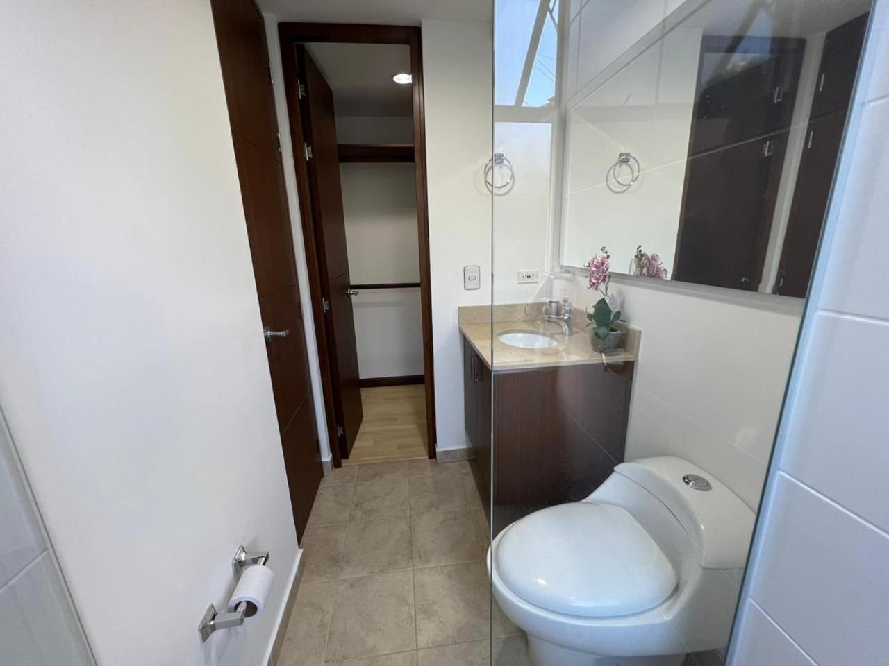 Apartamento El Poblado: Elegancia Y Confort Medellín