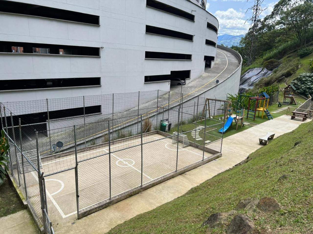 Apartamento El Poblado: Elegancia Y Confort Medellín