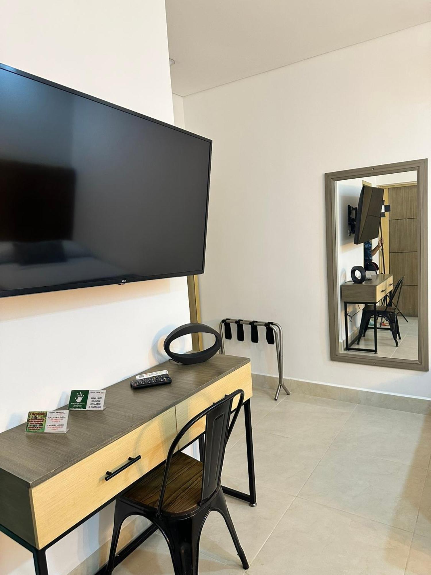 Merlott Lleras Hotel 3*