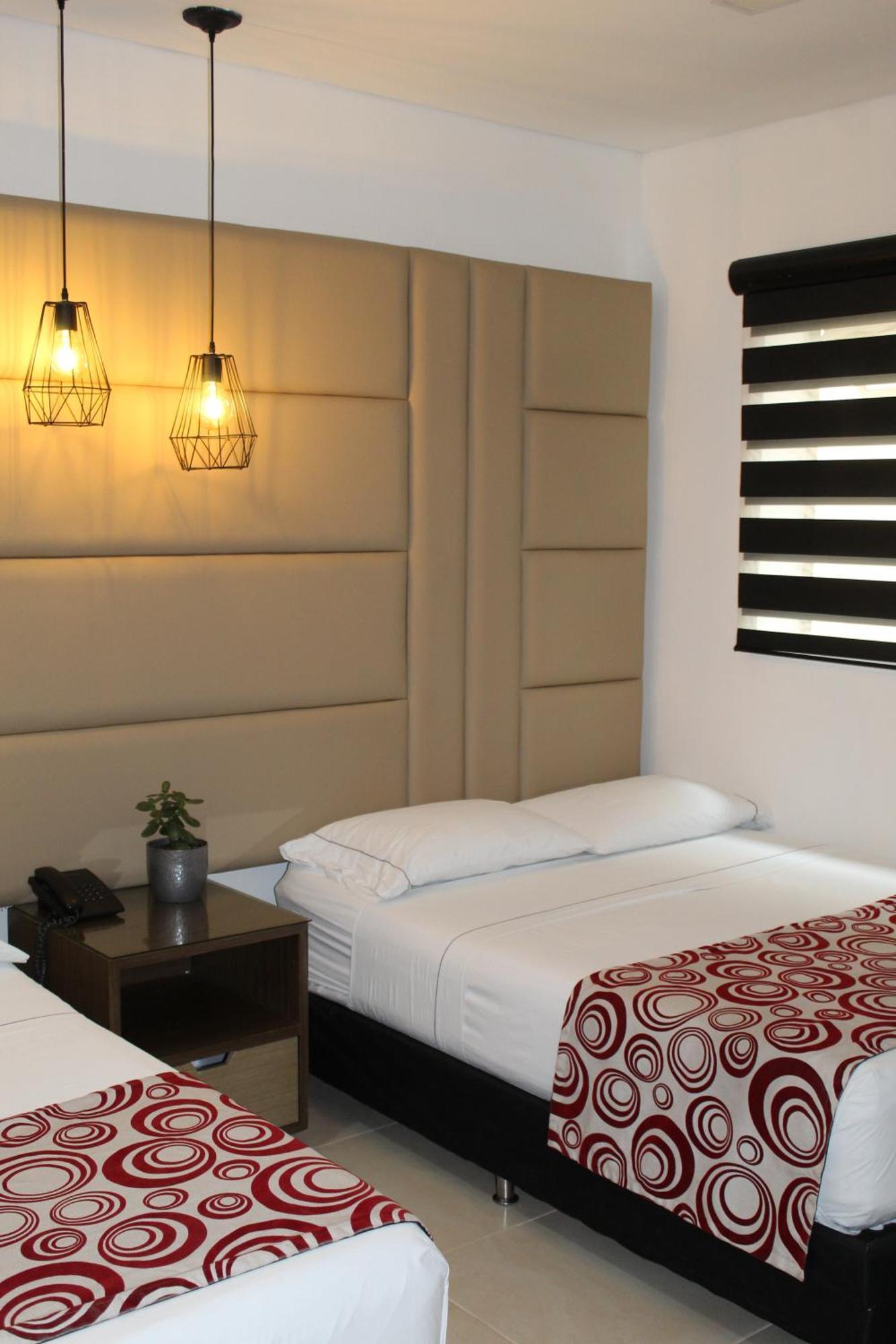Merlott Lleras Hotel 3*