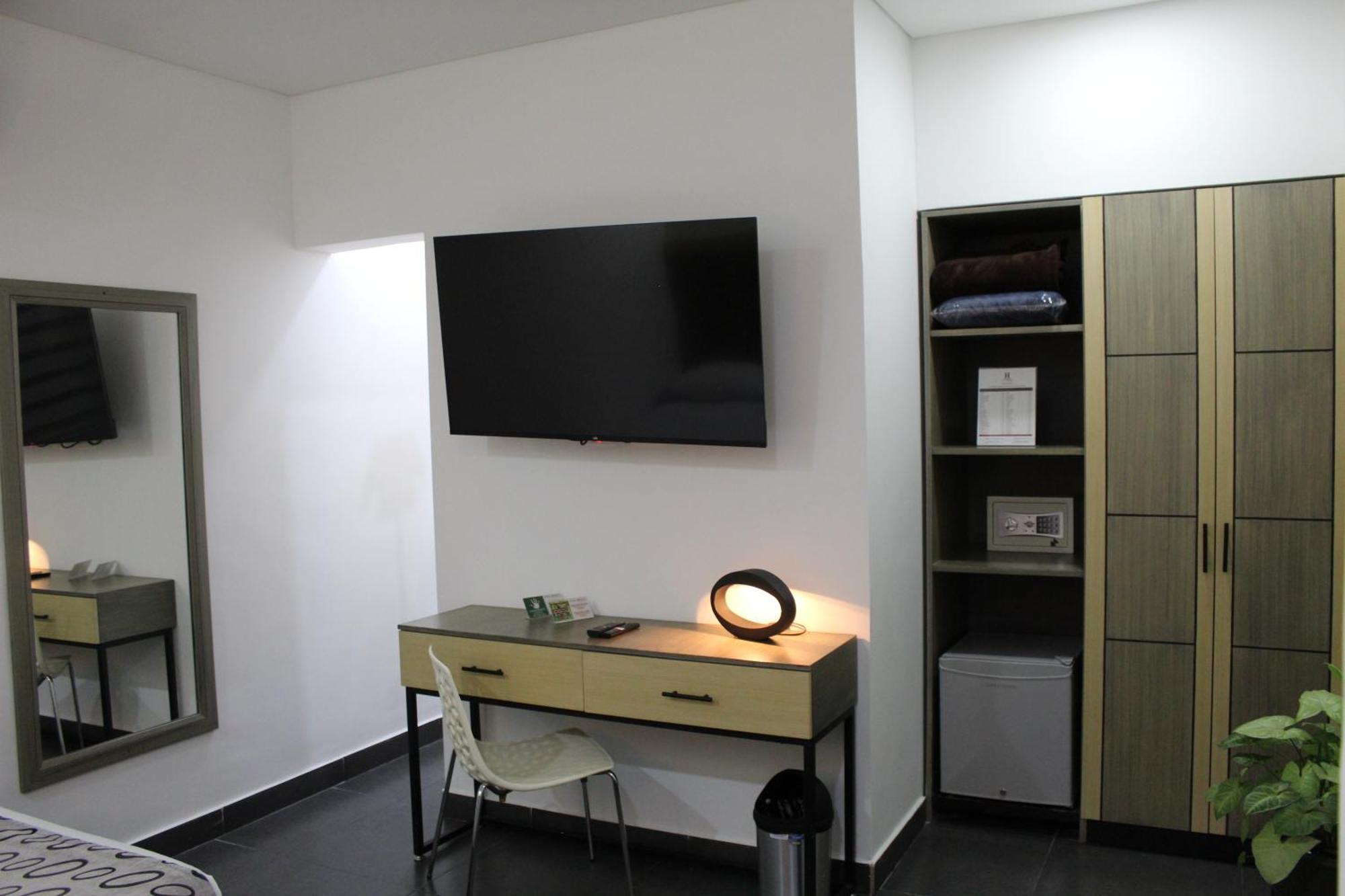 Merlott Lleras Hotel 3*