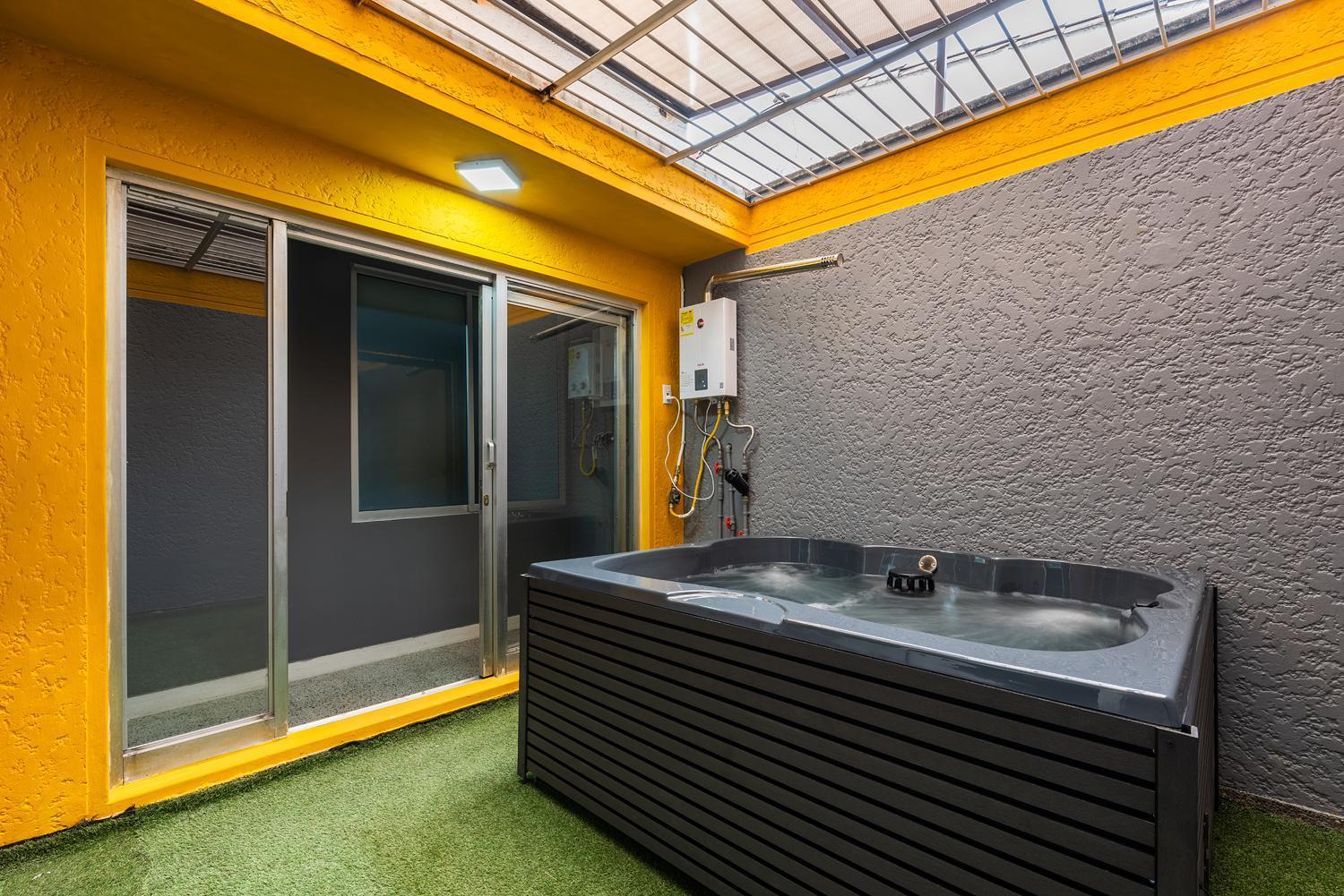 Manila Jacuzzi Ac Luxury Medellin