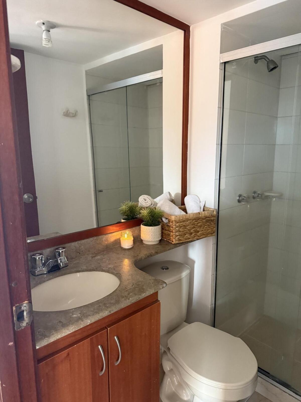 Apartamento In Poblado 17th Floor W Pool
