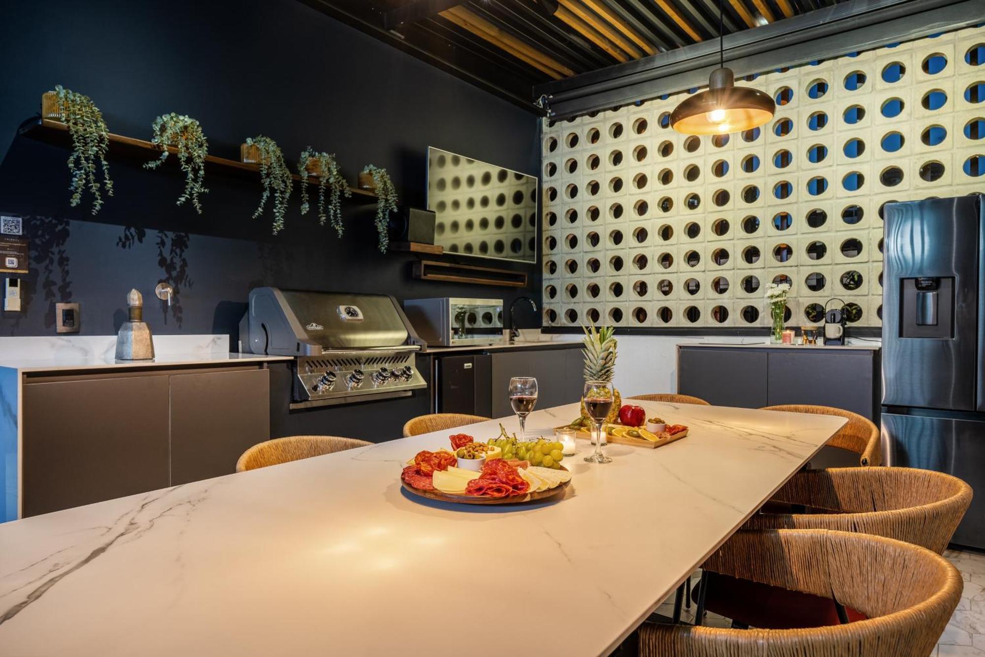 Tribeca Villa *