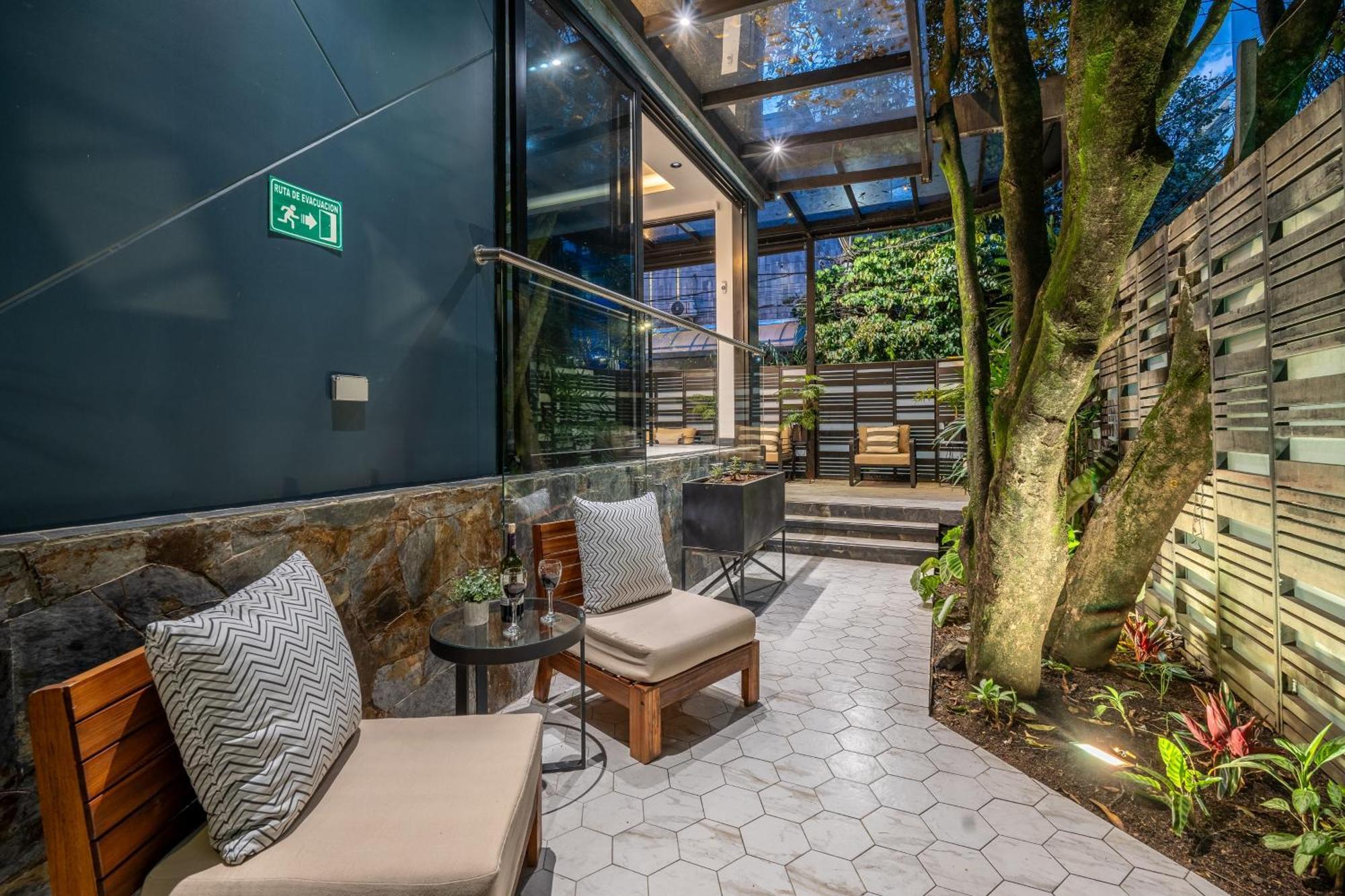 Tribeca Villa *