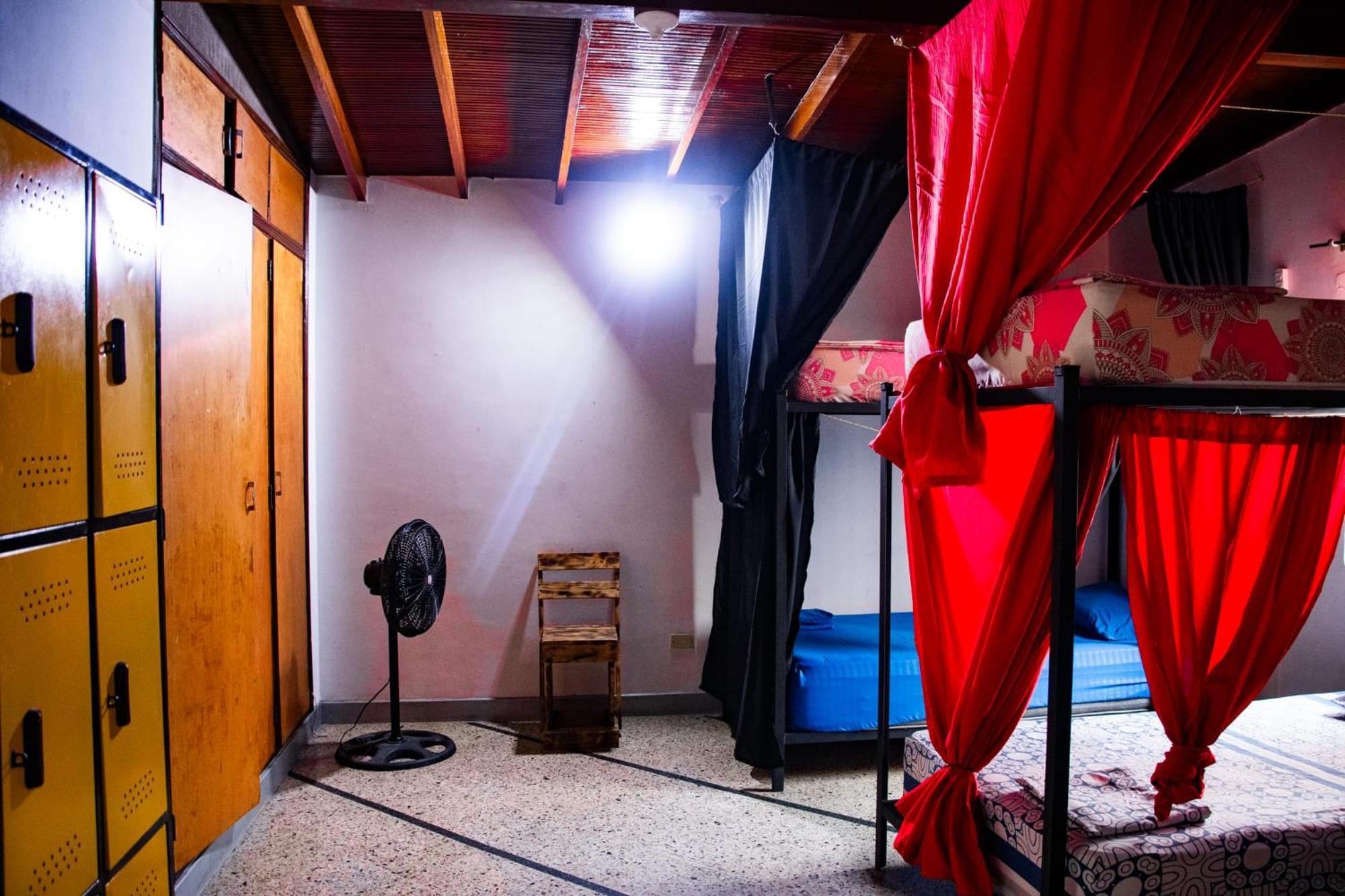 Casa Almarita - Hostal, Bar Y Restaurante Pensión Medellín