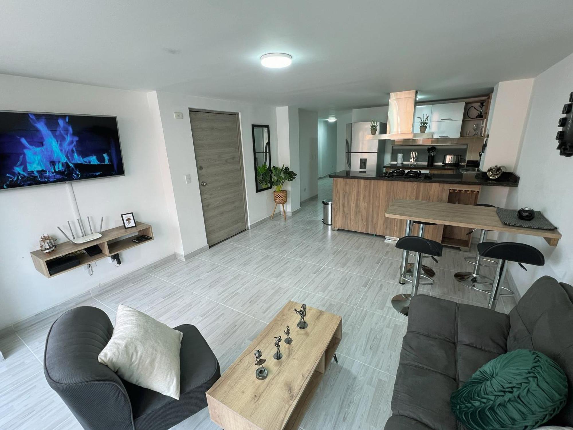Apartamento Comodo Y Amplio En Laureles *