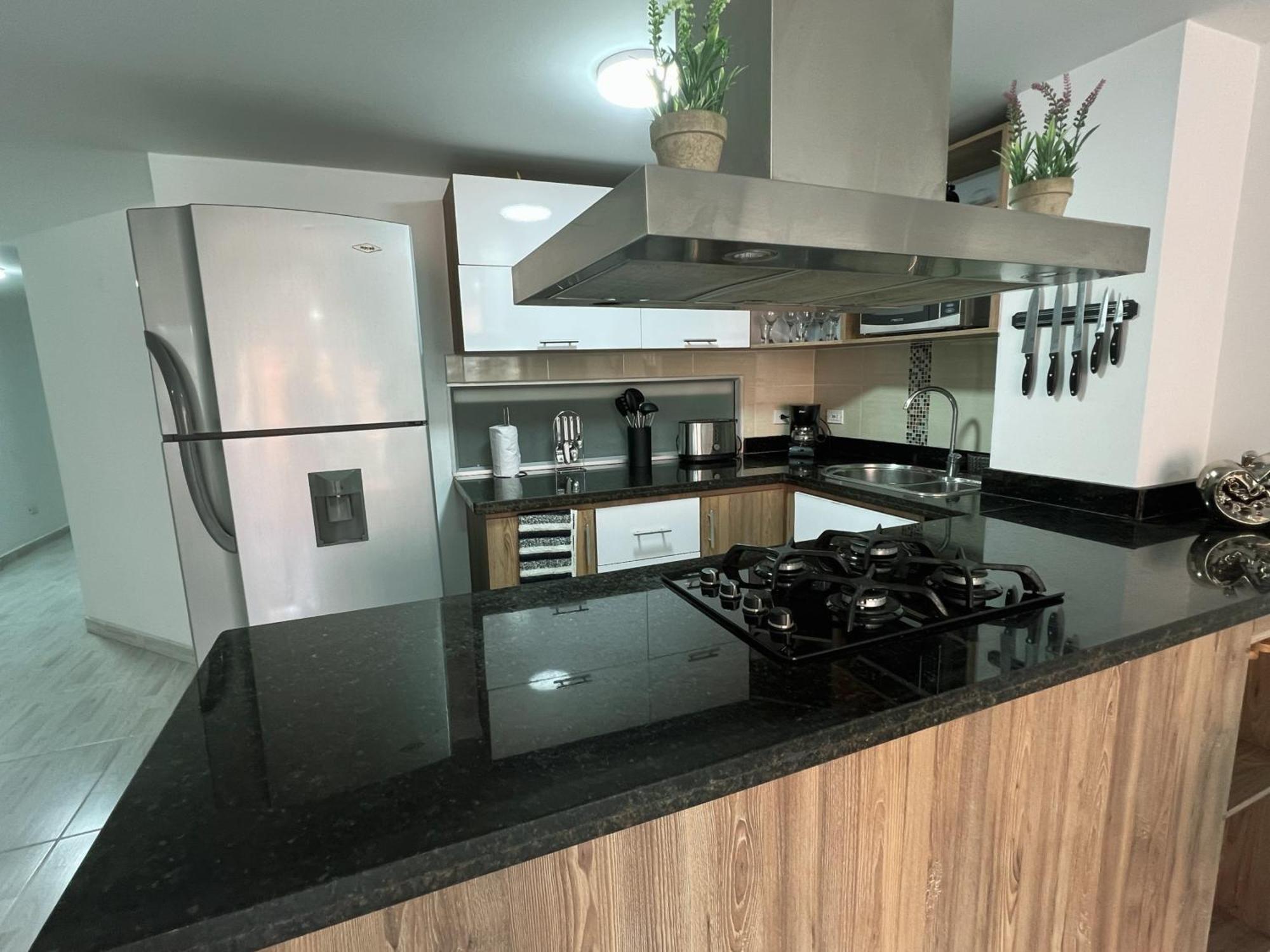 Apartamento Comodo Y Amplio En Laureles *