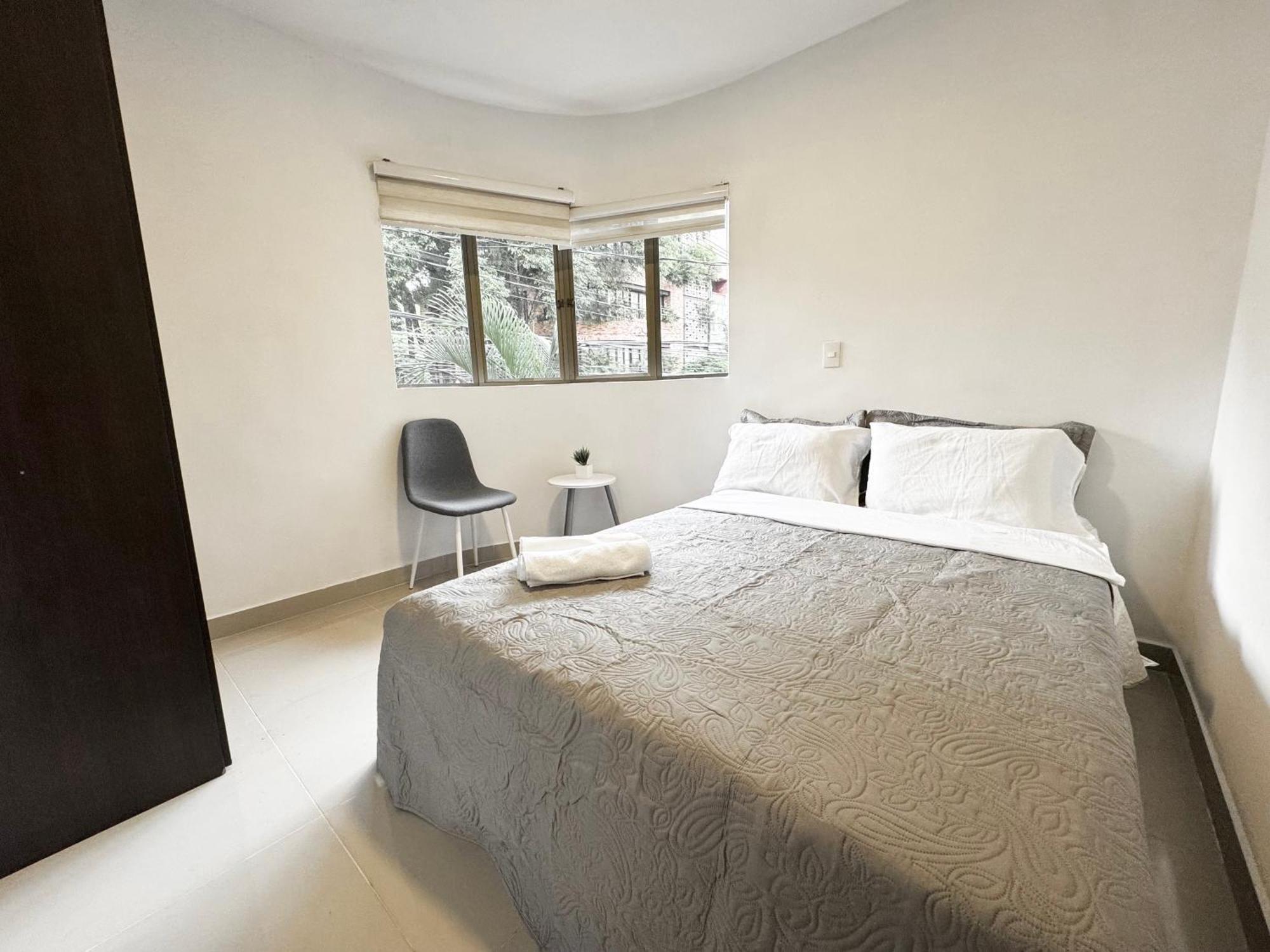 El Poblado 4 Bedrooms 2 Bathrooms With Terrace Medellín