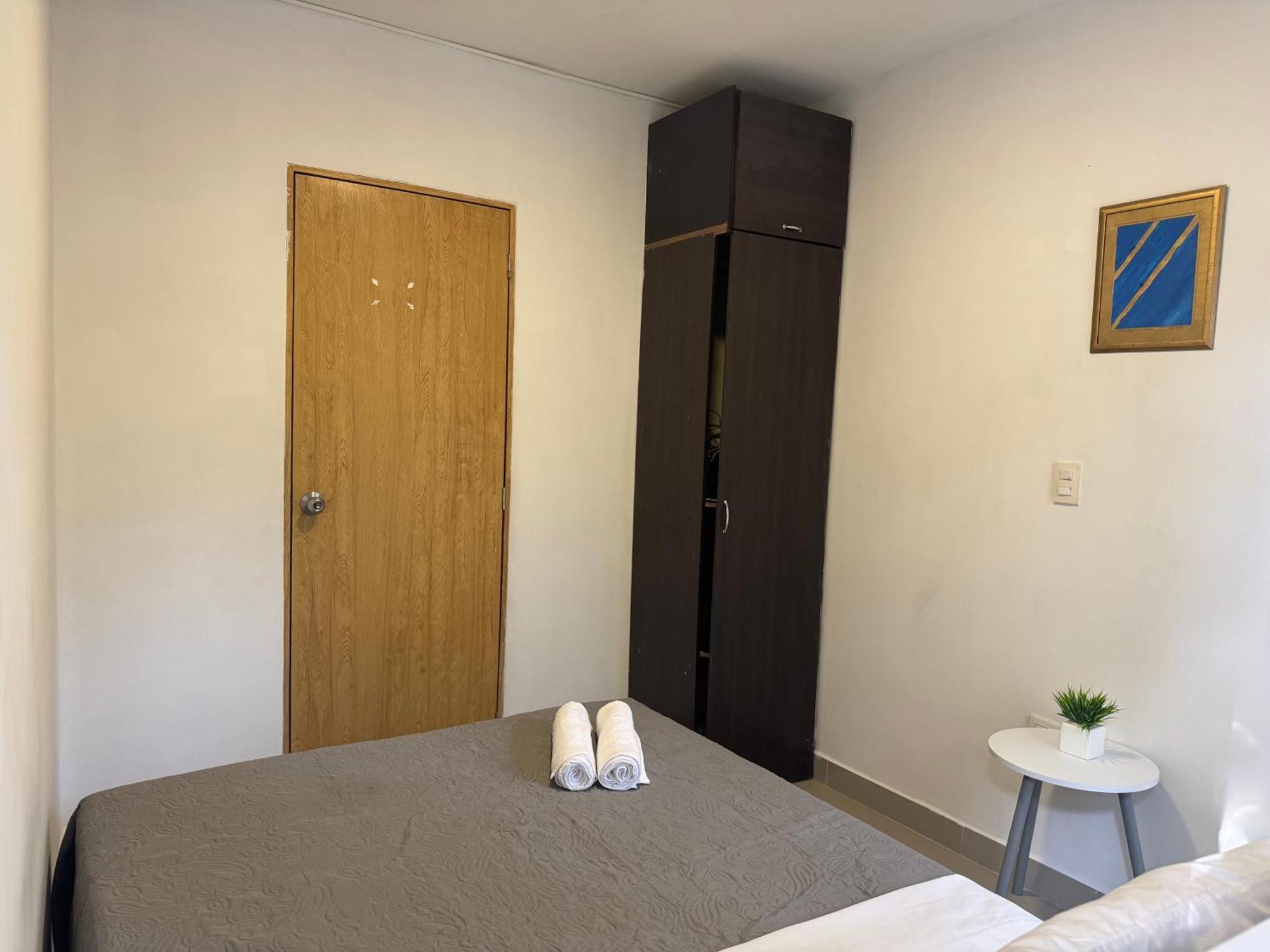 El Poblado 4 Bedrooms 2 Bathrooms With Terrace Apartamento *