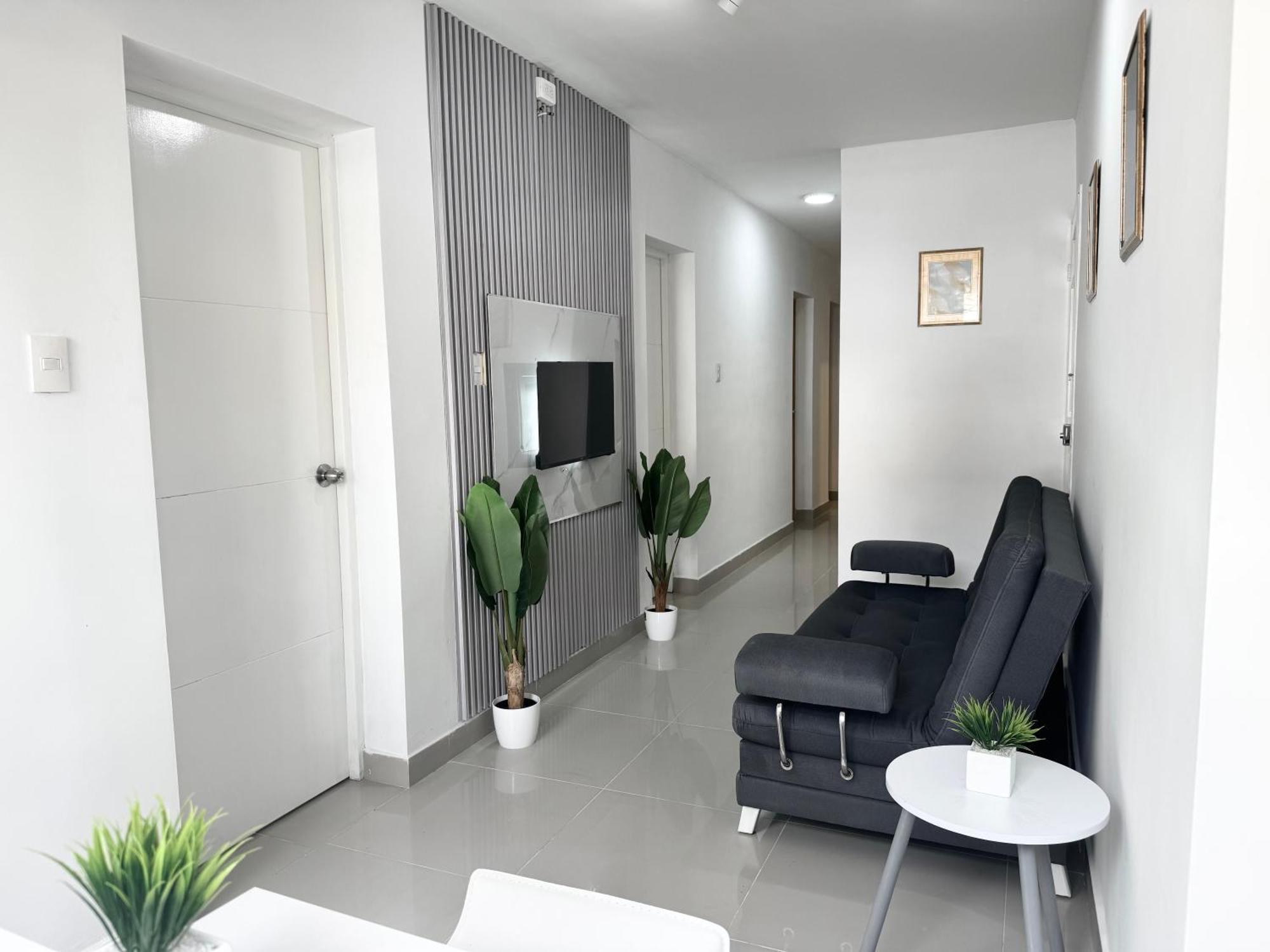 El Poblado 4 Bedrooms 2 Bathrooms With Terrace * Medellín