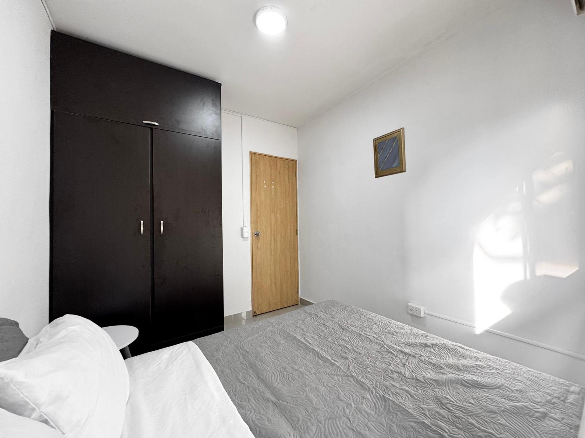 El Poblado 4 Bedrooms 2 Bathrooms With Terrace Apartamento