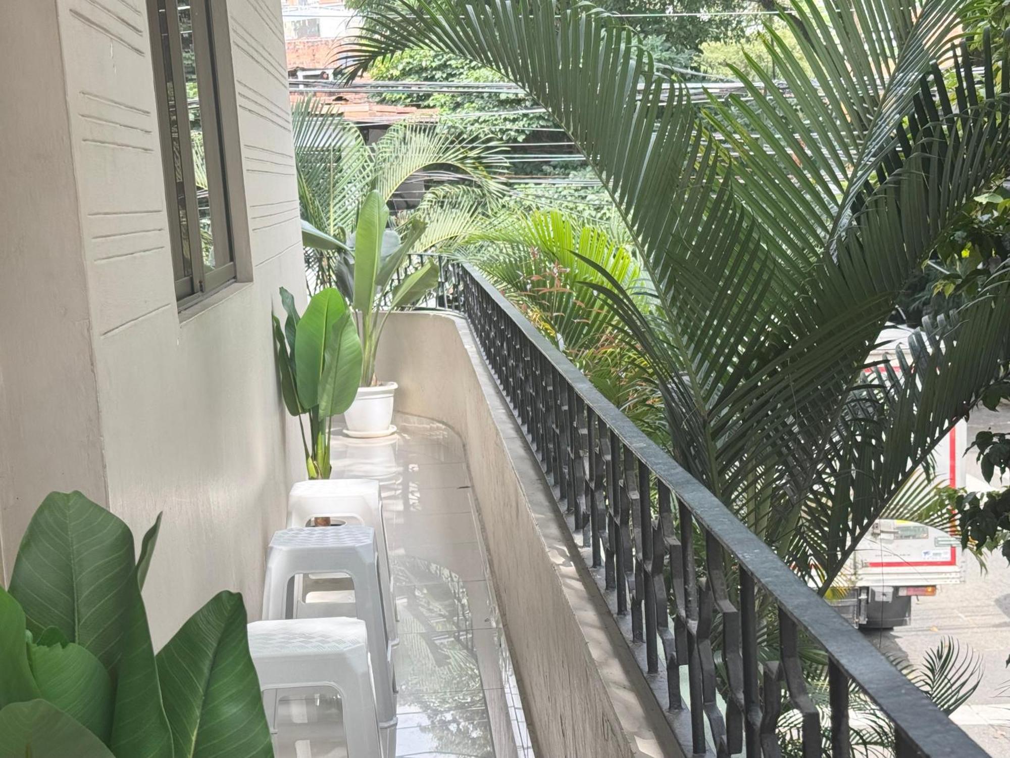 El Poblado 4 Bedrooms 2 Bathrooms With Terrace * Medellín
