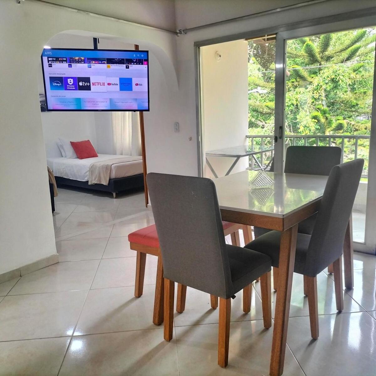Comfortable And With Large Balcony In Belen Apartamento