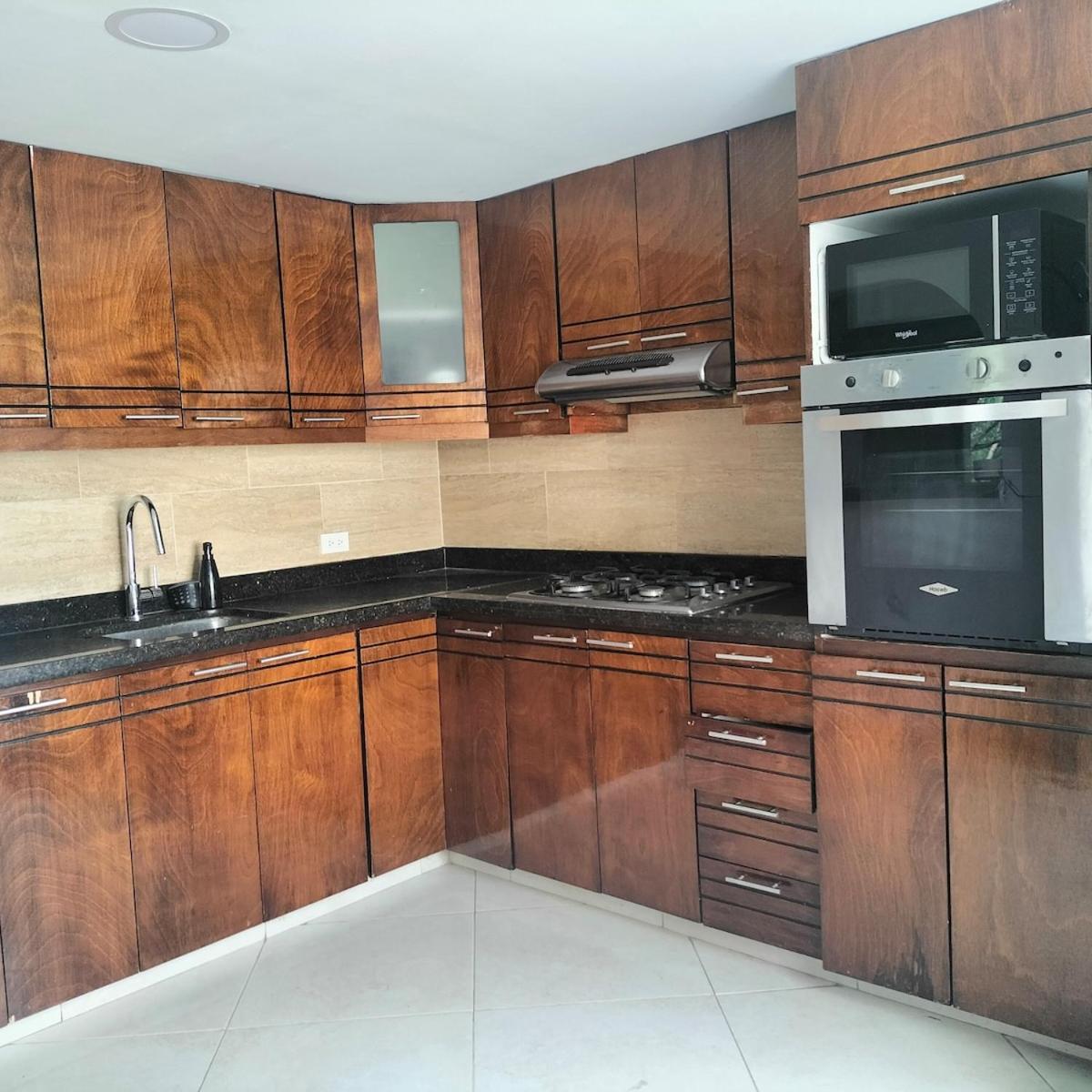 Comfortable And With Large Balcony In Belen Apartamento