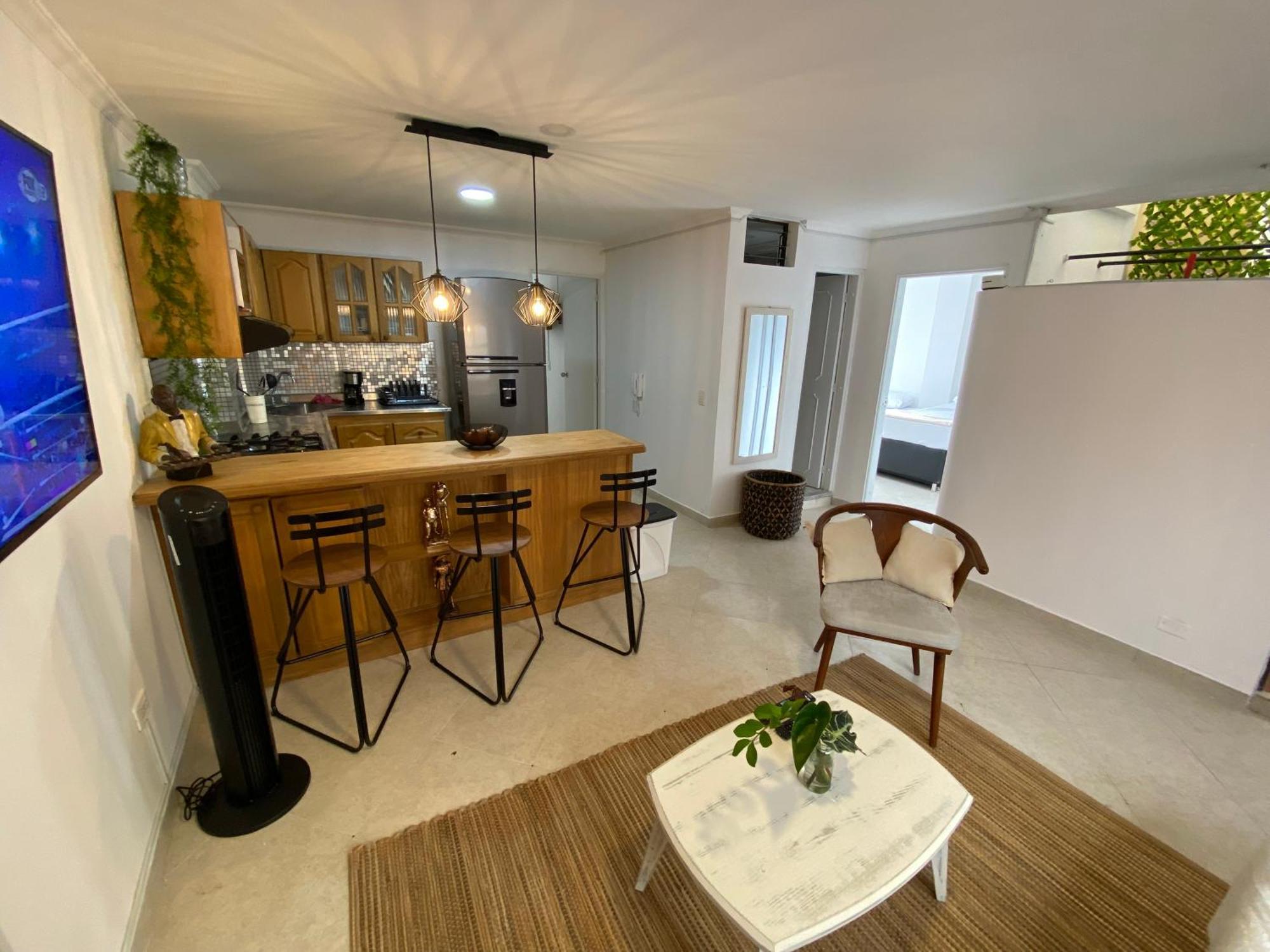 Apartamento Laureles Excelente Ubicacion La 70 Estadio, Cerca Al Poblado *