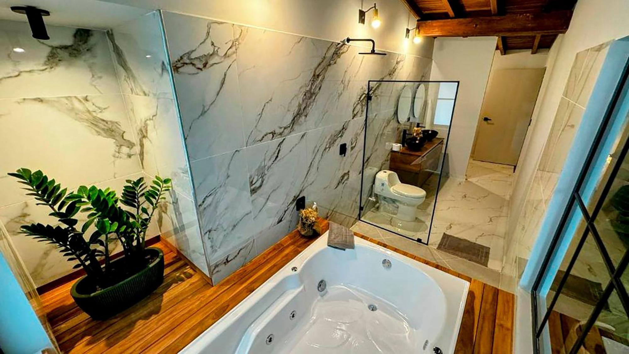 Milla De Oro Familiar Deluxe Con Jacuzzi Poblado Medellín