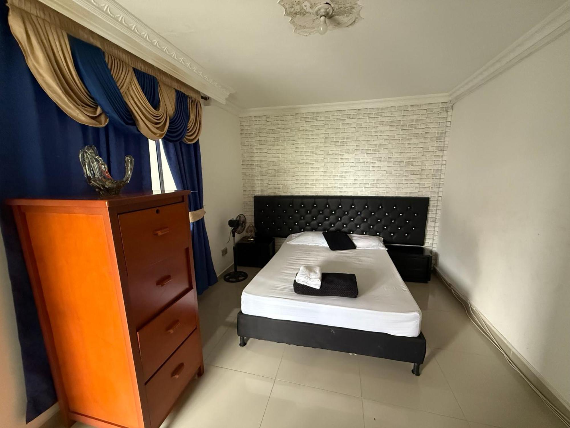 Hermosa Casa Muy Amplia En Excelente Sector * Medellin