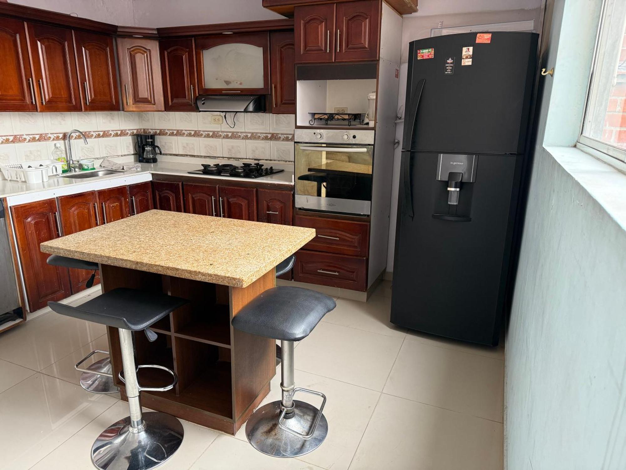 Hermosa Casa Muy Amplia En Excelente Sector *