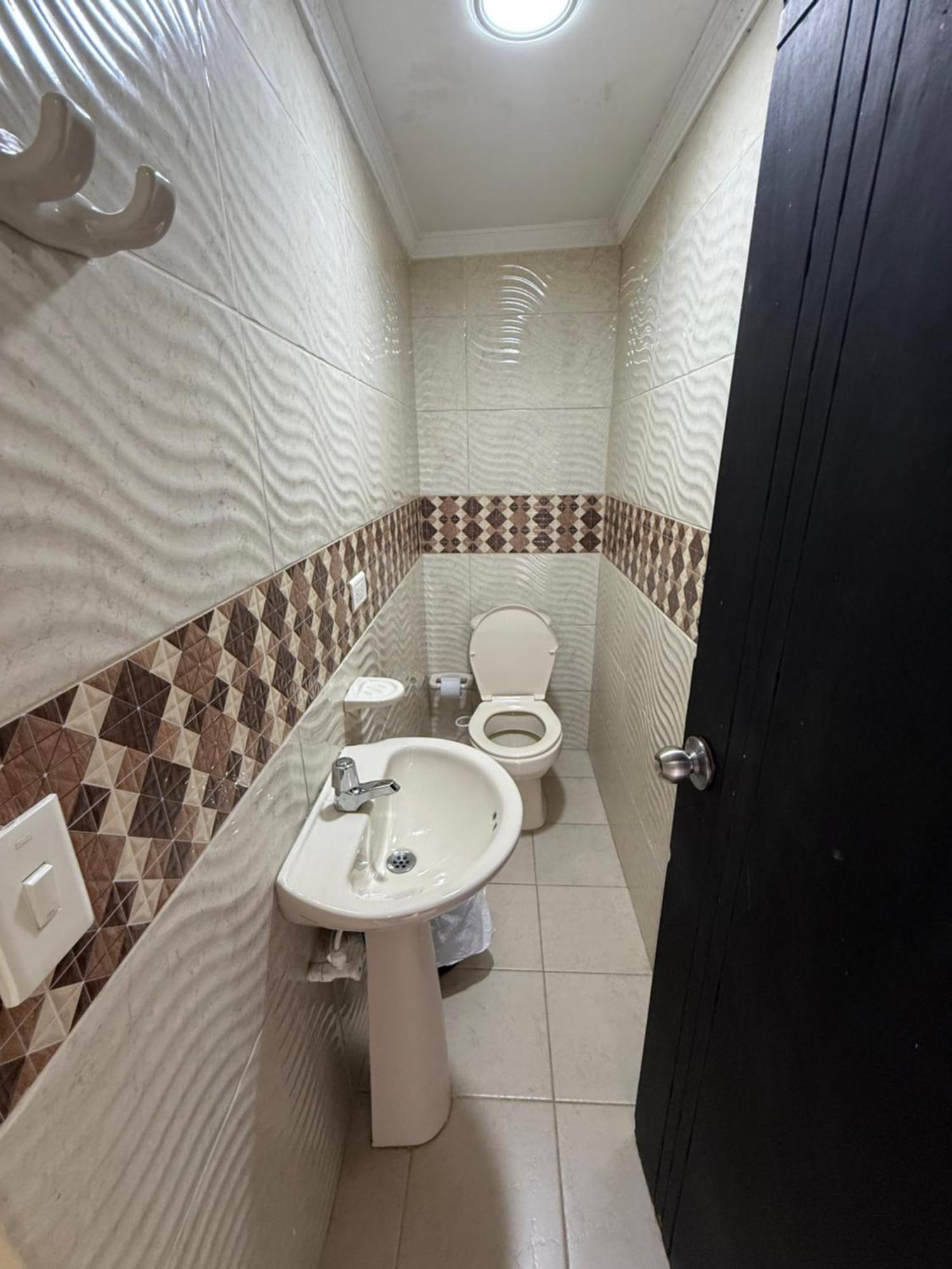 Hermosa Casa Muy Amplia En Excelente Sector