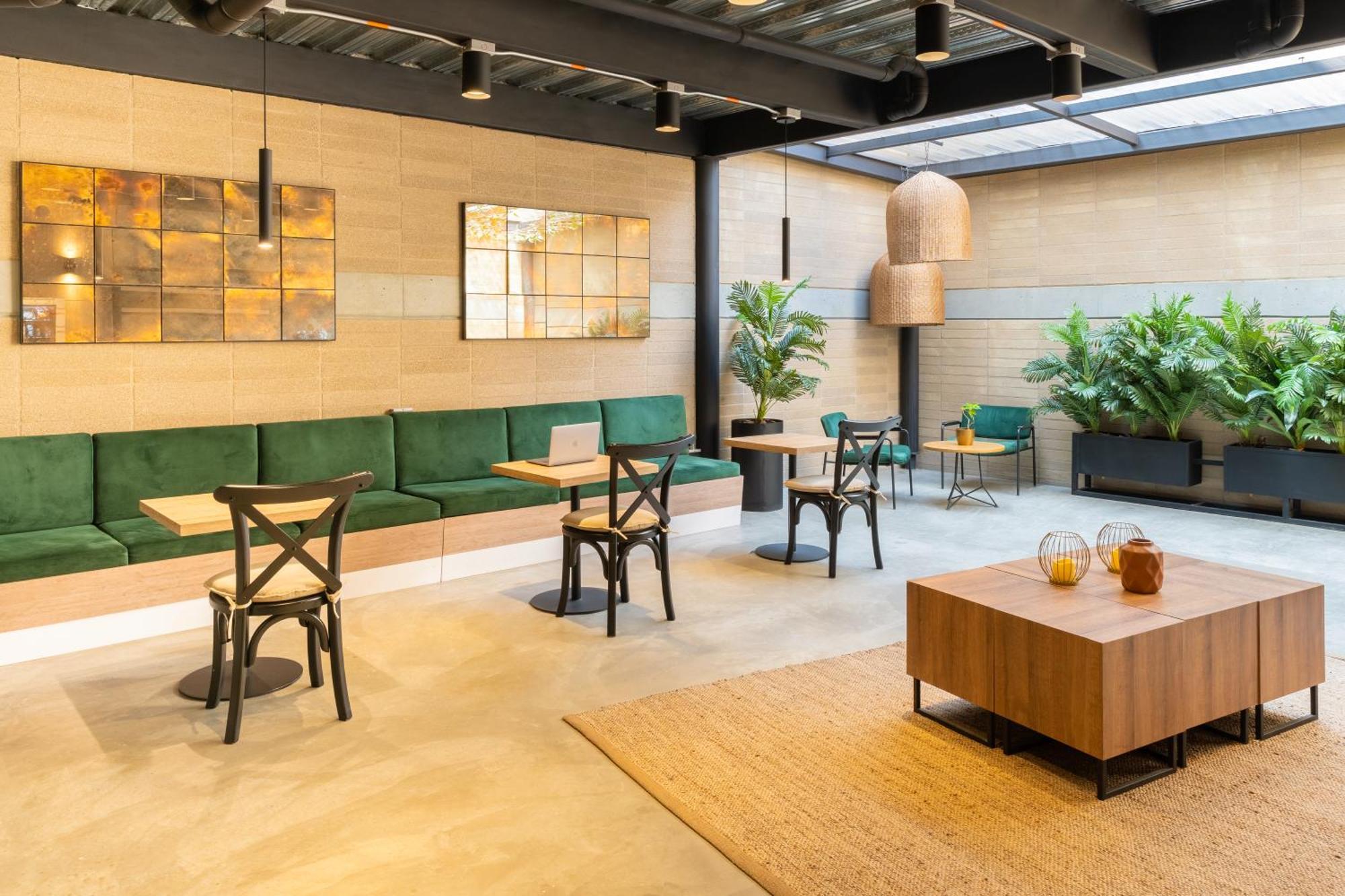 Loft 43 Apartahotel *