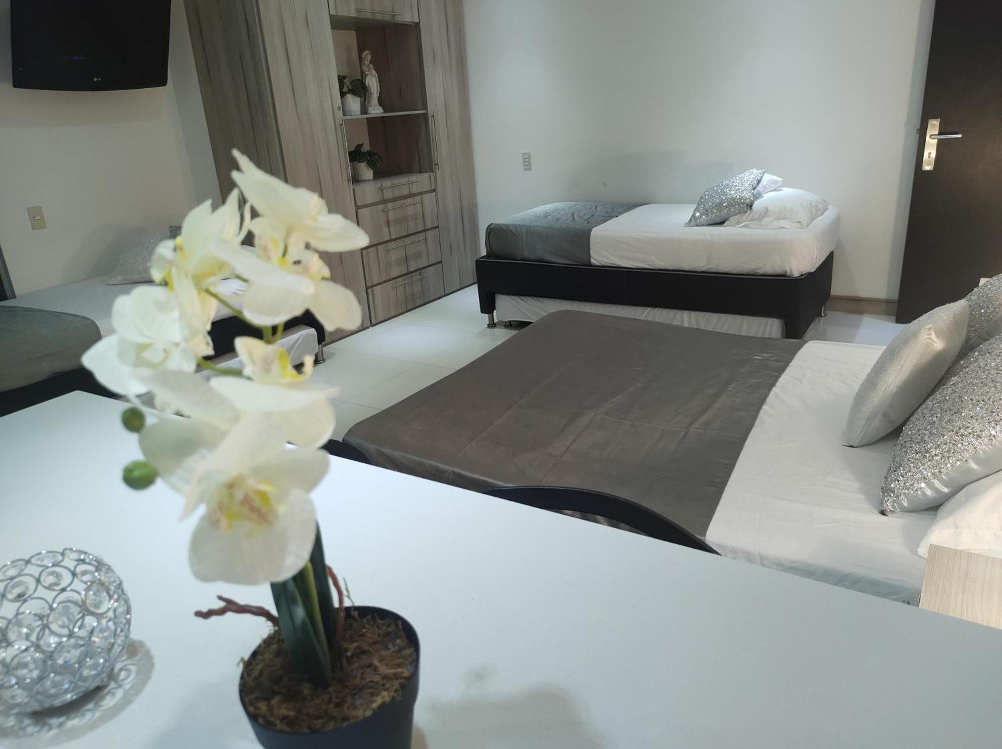 El Poblado 1 A 5 Huespedes Cerca Club Campestre Medellin