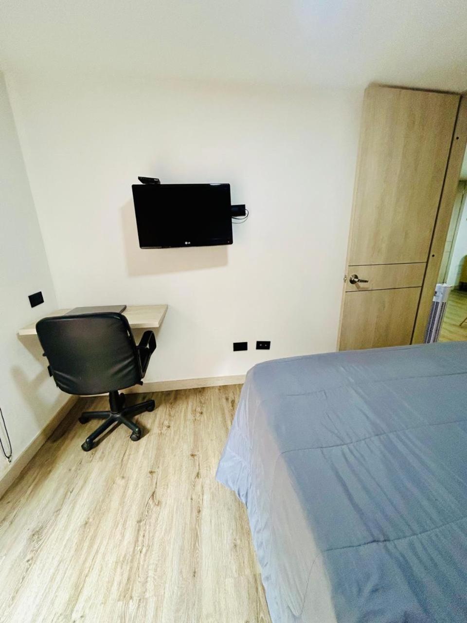 Modern, Apt/near Tourist Sites. *