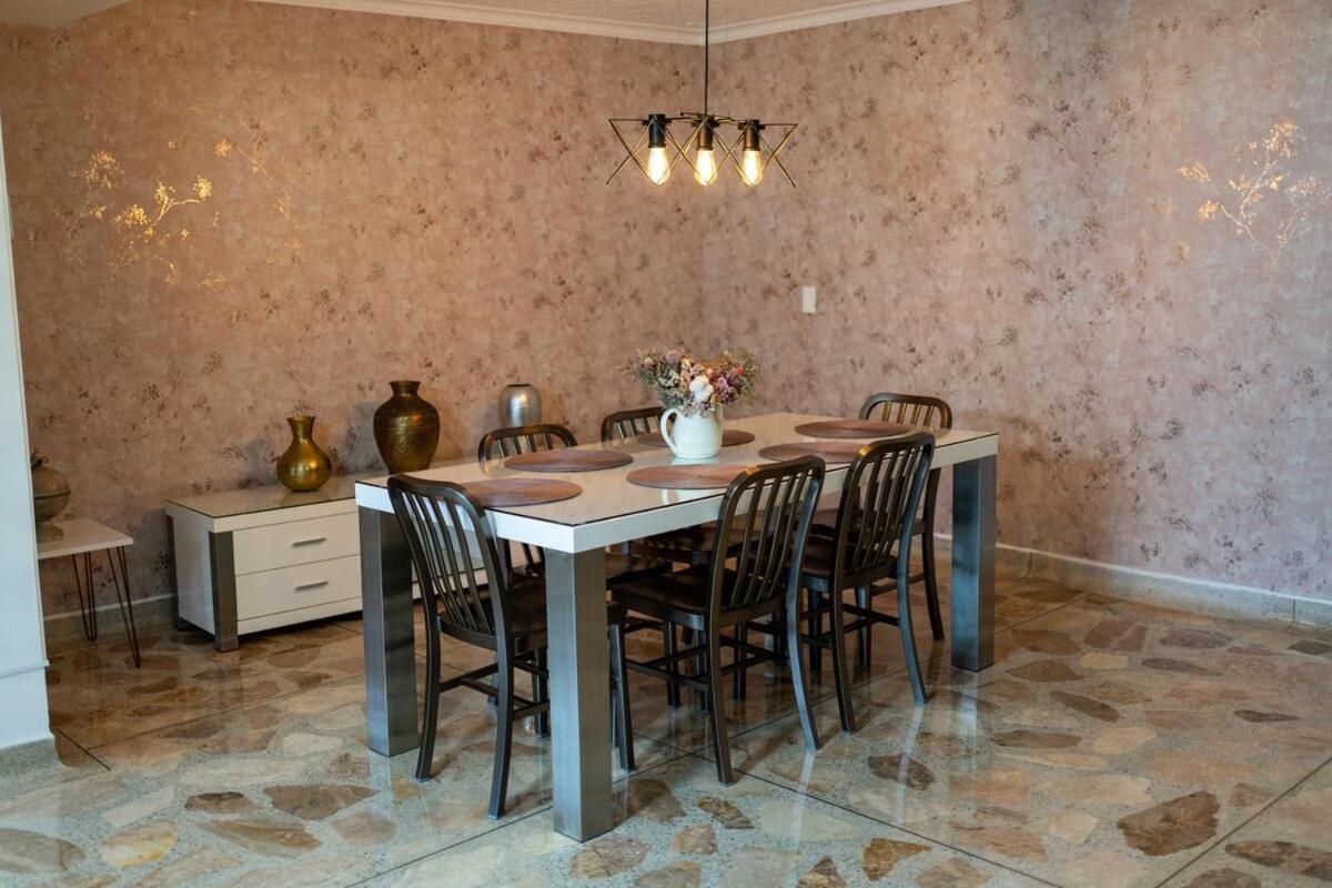Villa Casa Laurel Boutique Completo