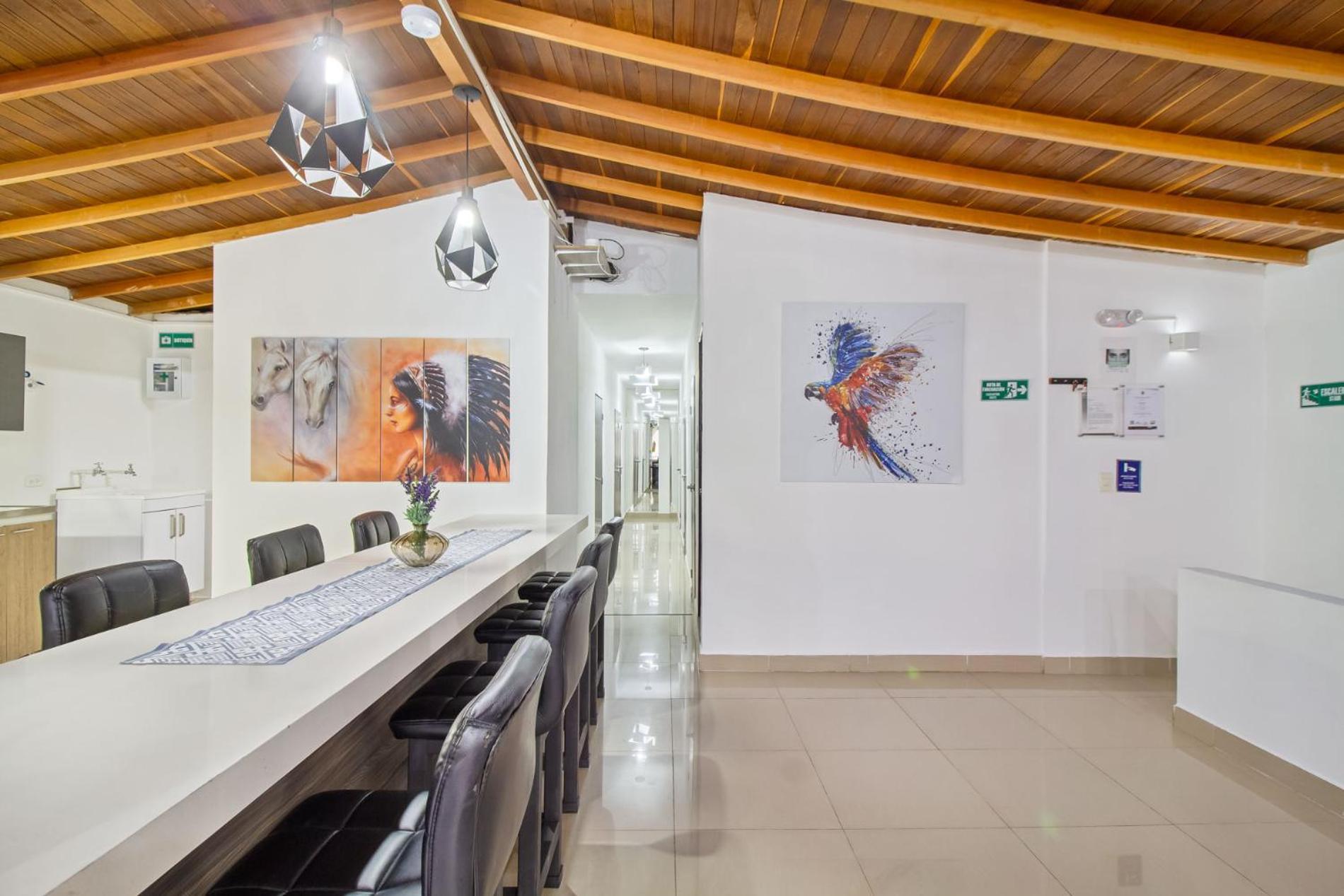 6 Bedroom Penthouse With Pool Table- 1 Block From Lleras Park P4 Apartamento Medellín
