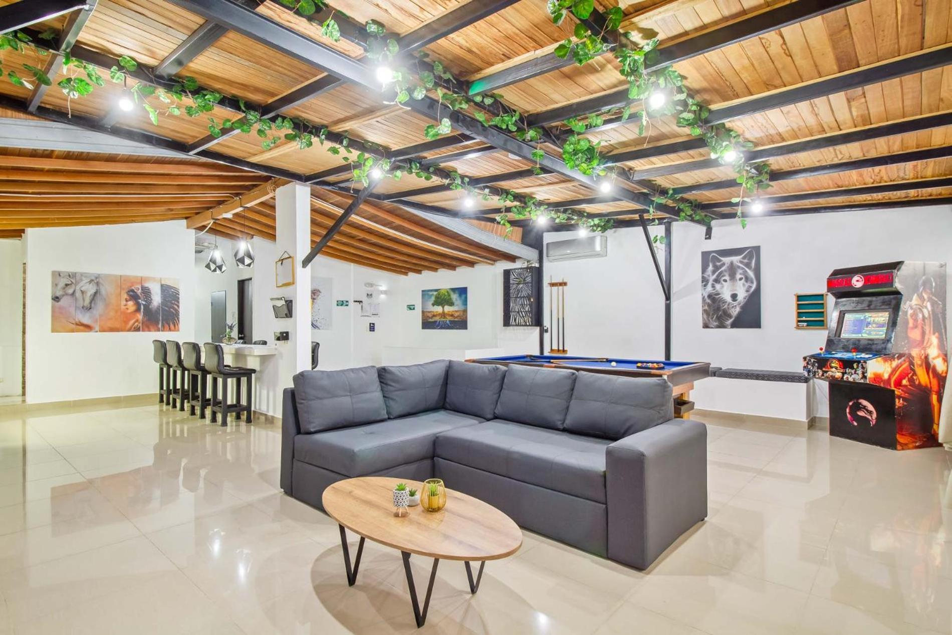 6 Bedroom Penthouse With Pool Table- 1 Block From Lleras Park P4 Apartamento *