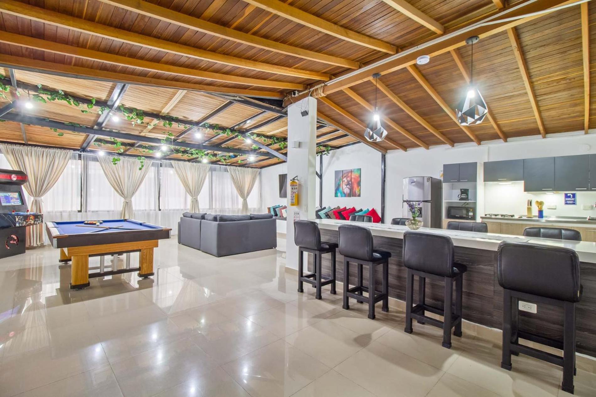 6 Bedroom Penthouse With Pool Table- 1 Block From Lleras Park P4 Apartamento *