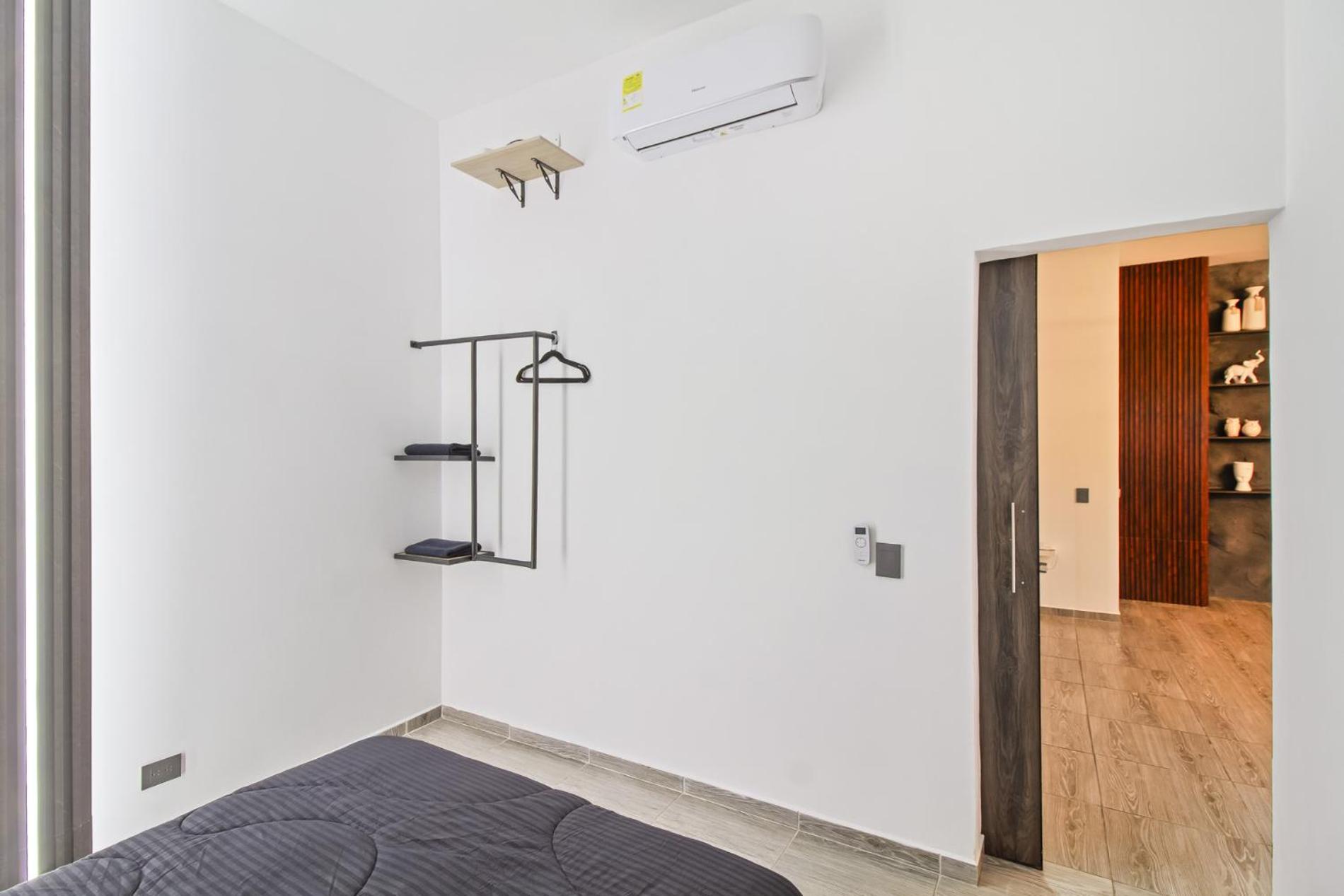 Apartamento 6 Bedroom With Jacuzzi 1 Block From Lleras P10 *