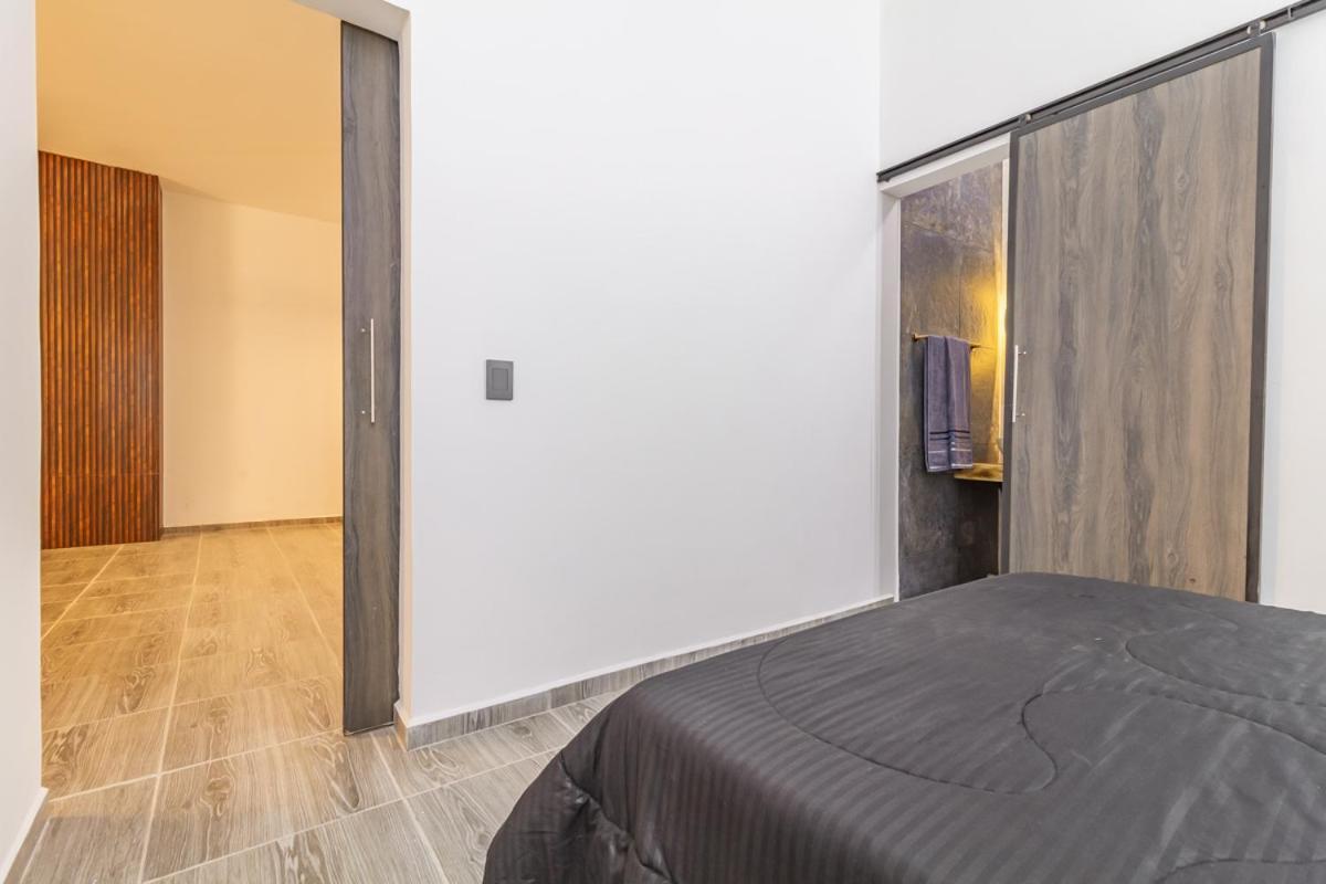 Apartamento 6 Bedroom With Jacuzzi 1 Block From Lleras P10 *