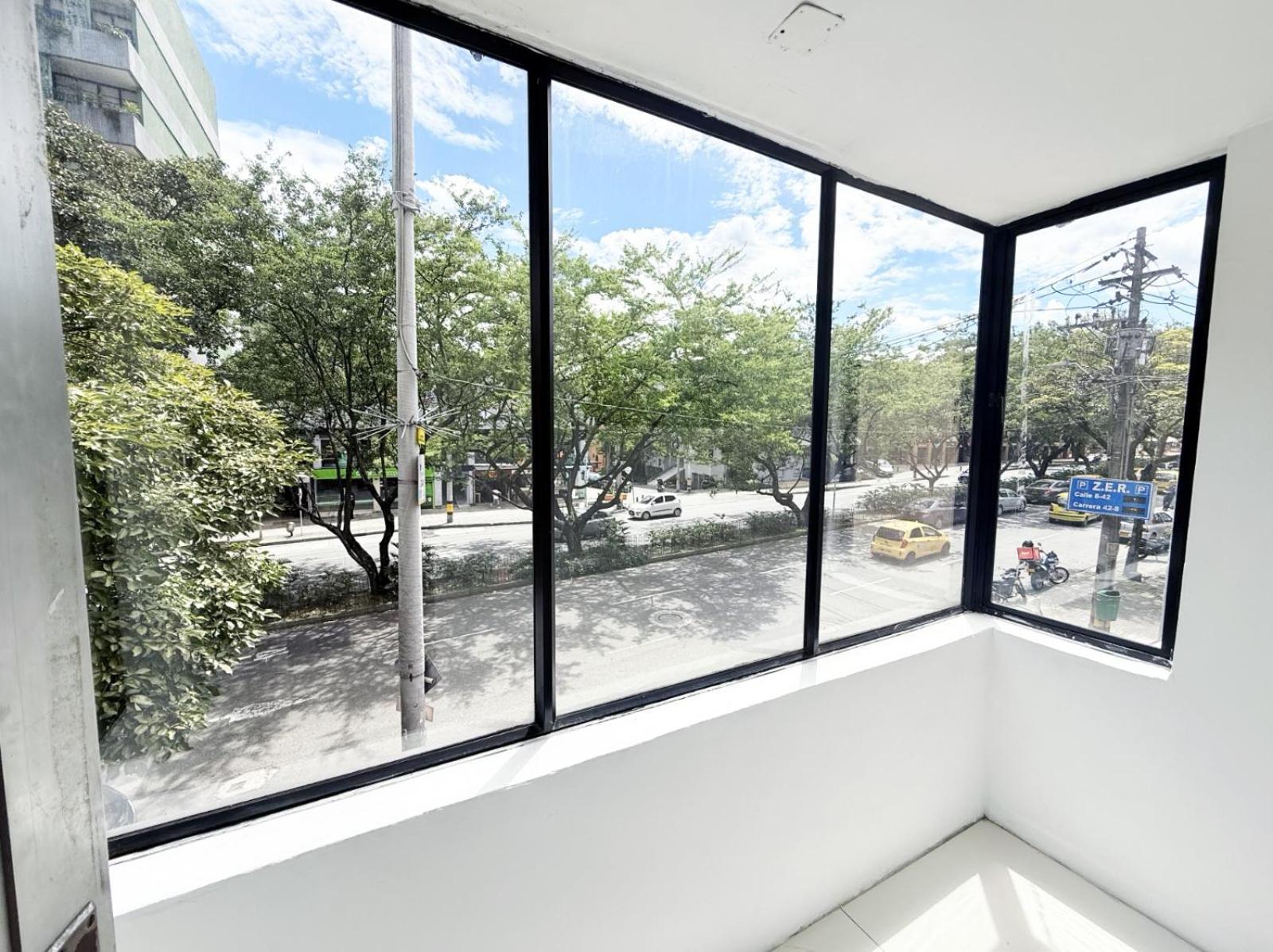 2 Bedroom Apartment - One Block From Lleras Park, P1 Apartamento