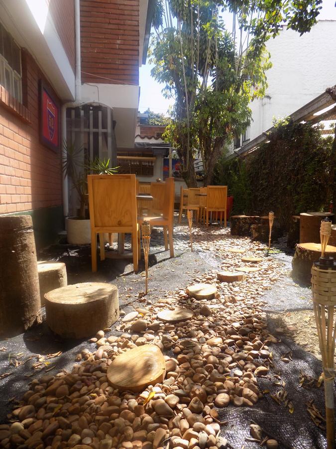 Hostal Art City *