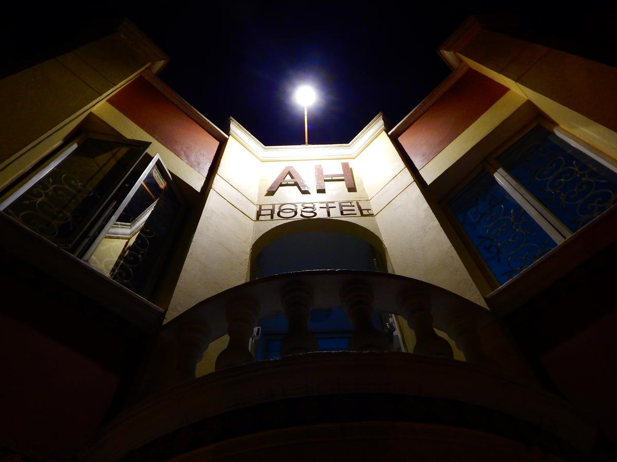 Antique House Hostal *