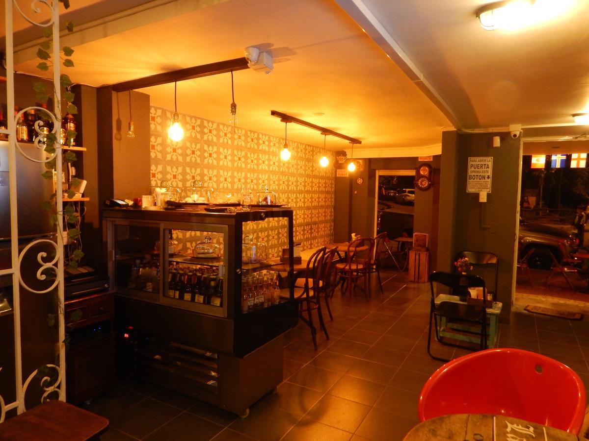 Antique House Hostal *