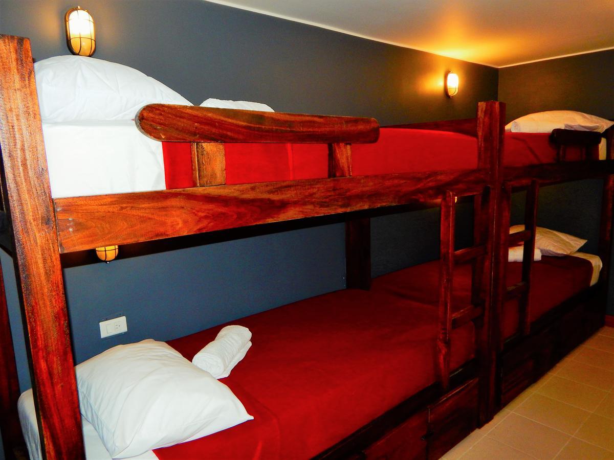 Hostal Antique House