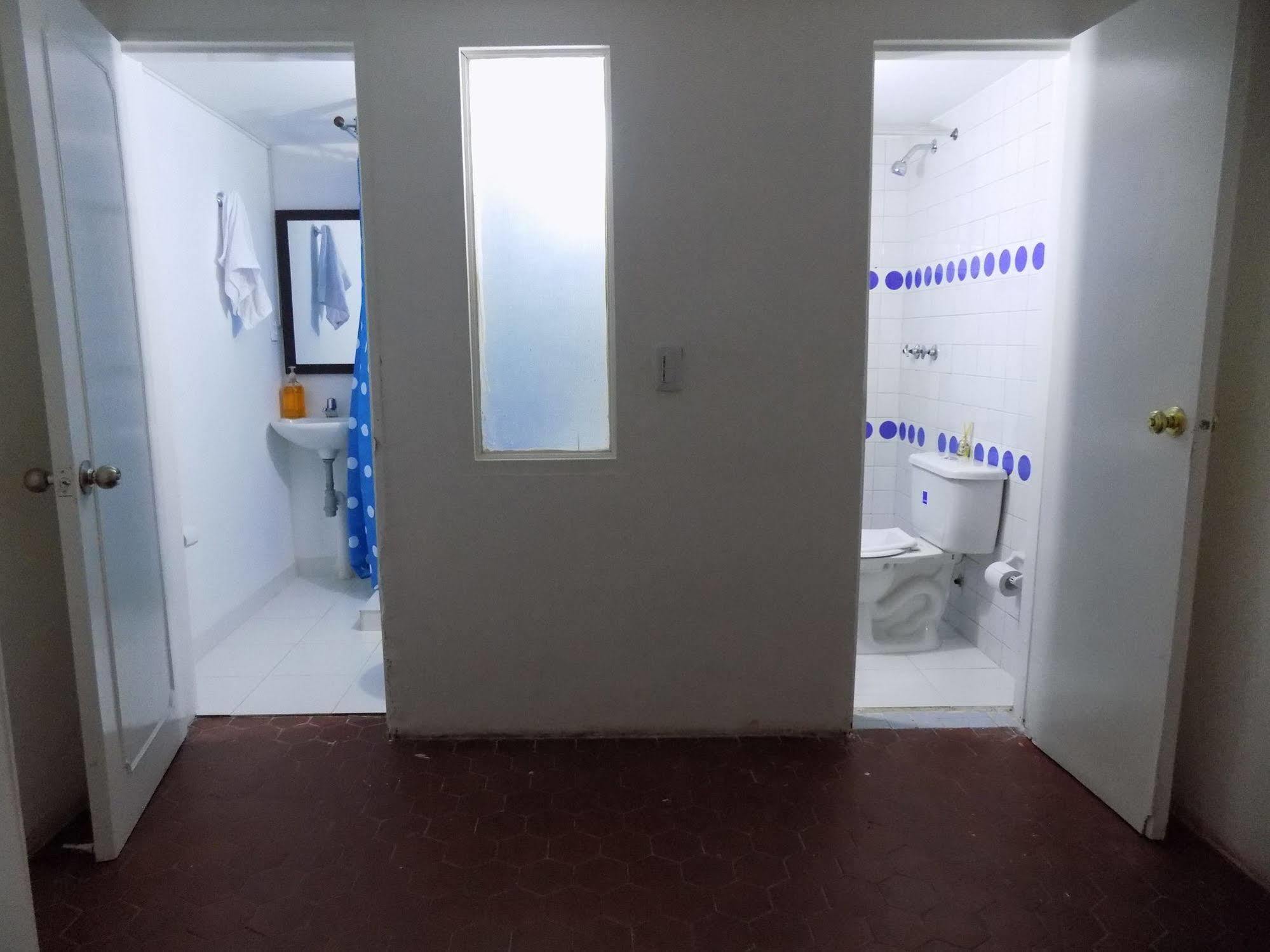 Hostal Art City