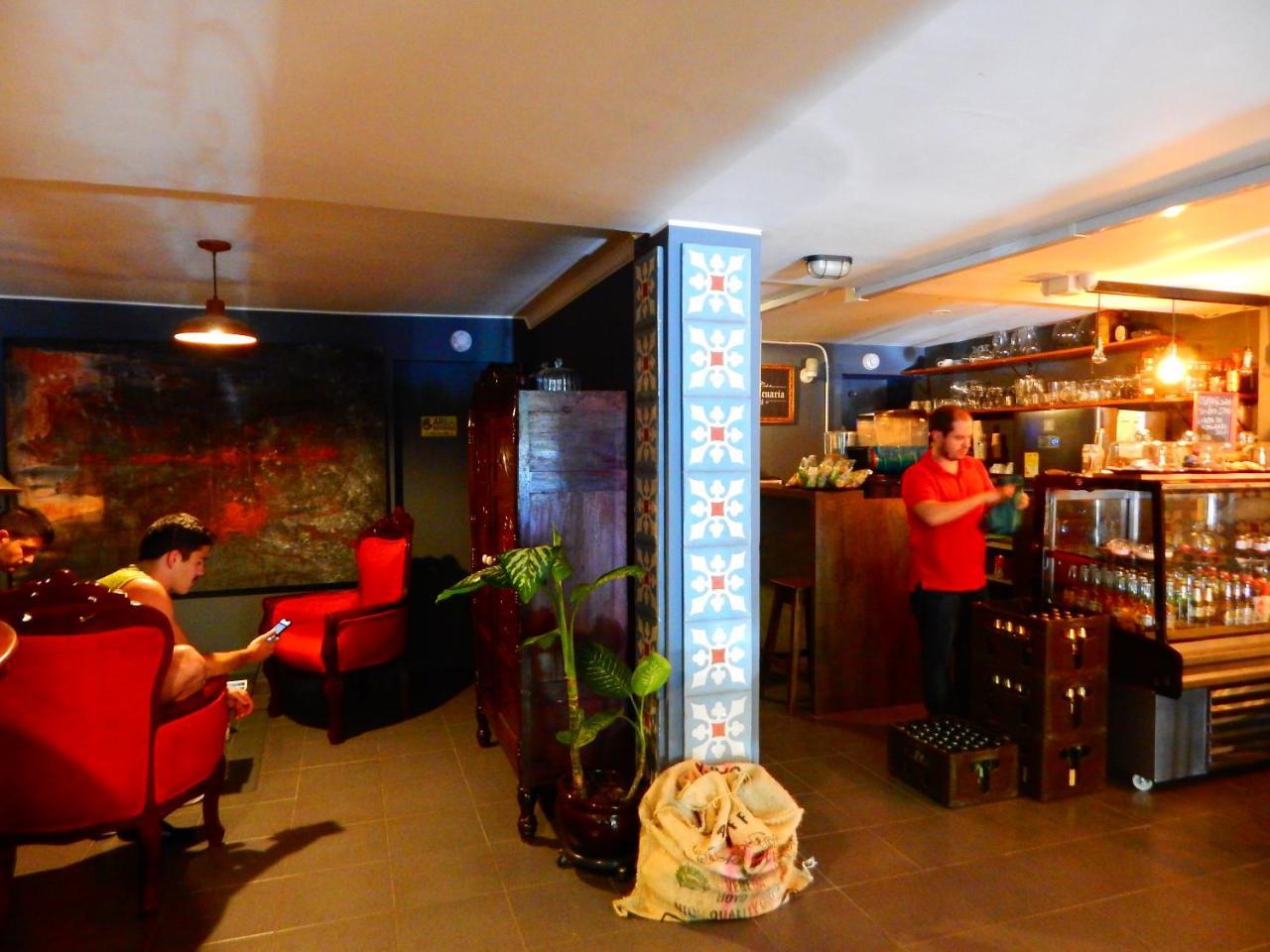 Antique House Hostal *