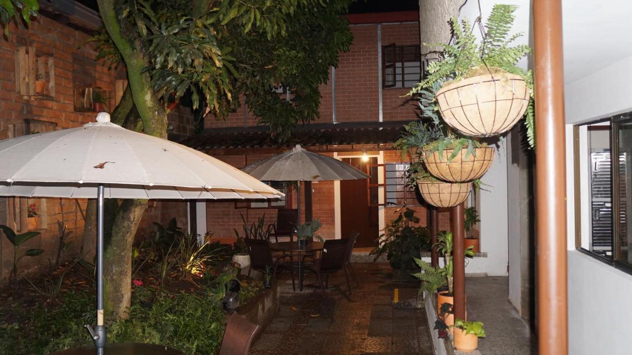 El Jardin De La 10 Pensión
