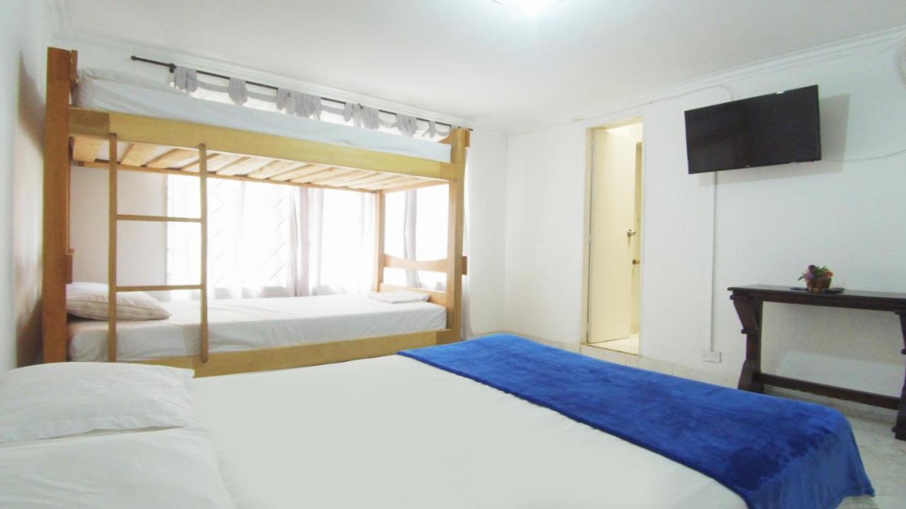 Hostal Art City