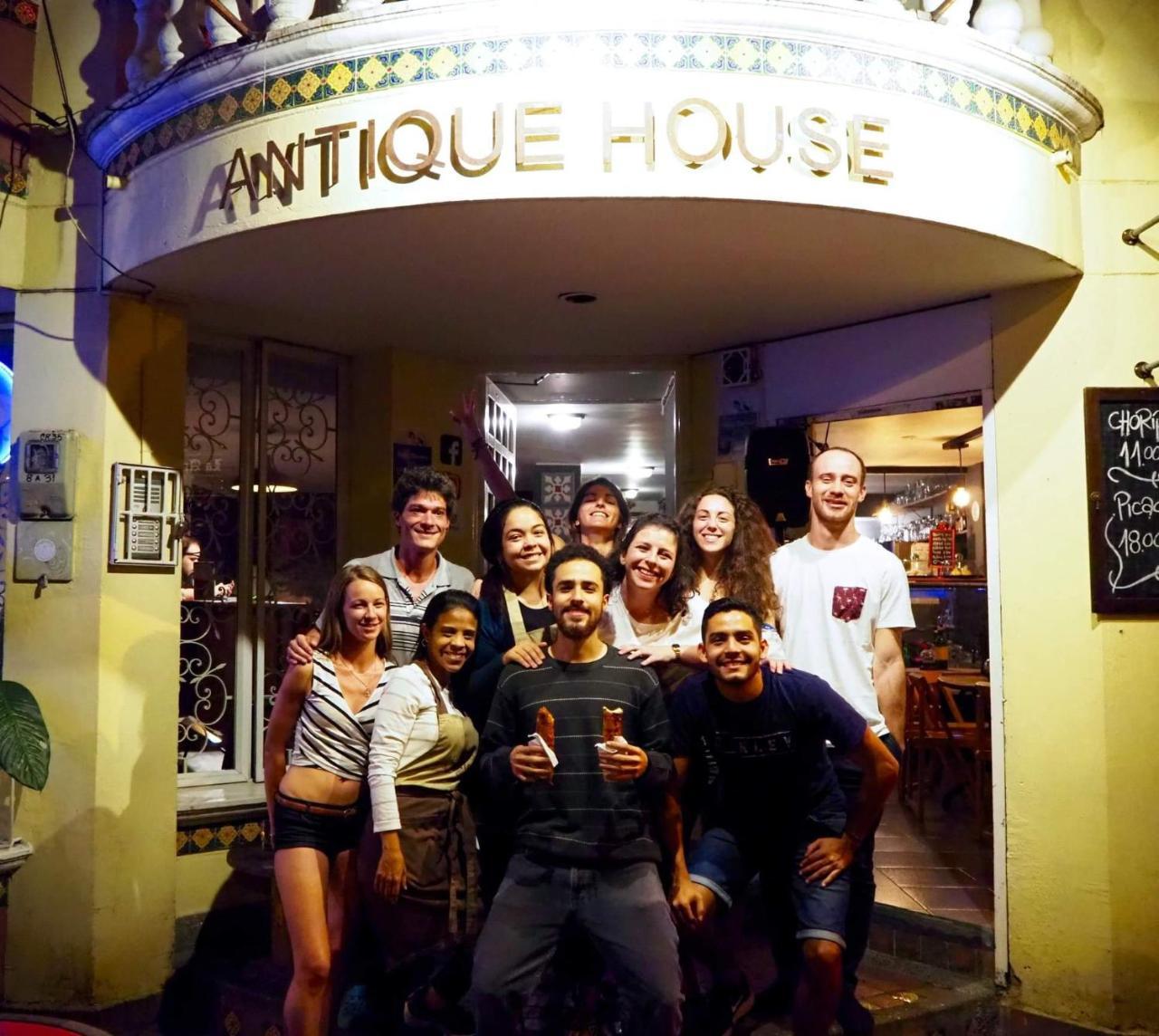 Hostal Antique House