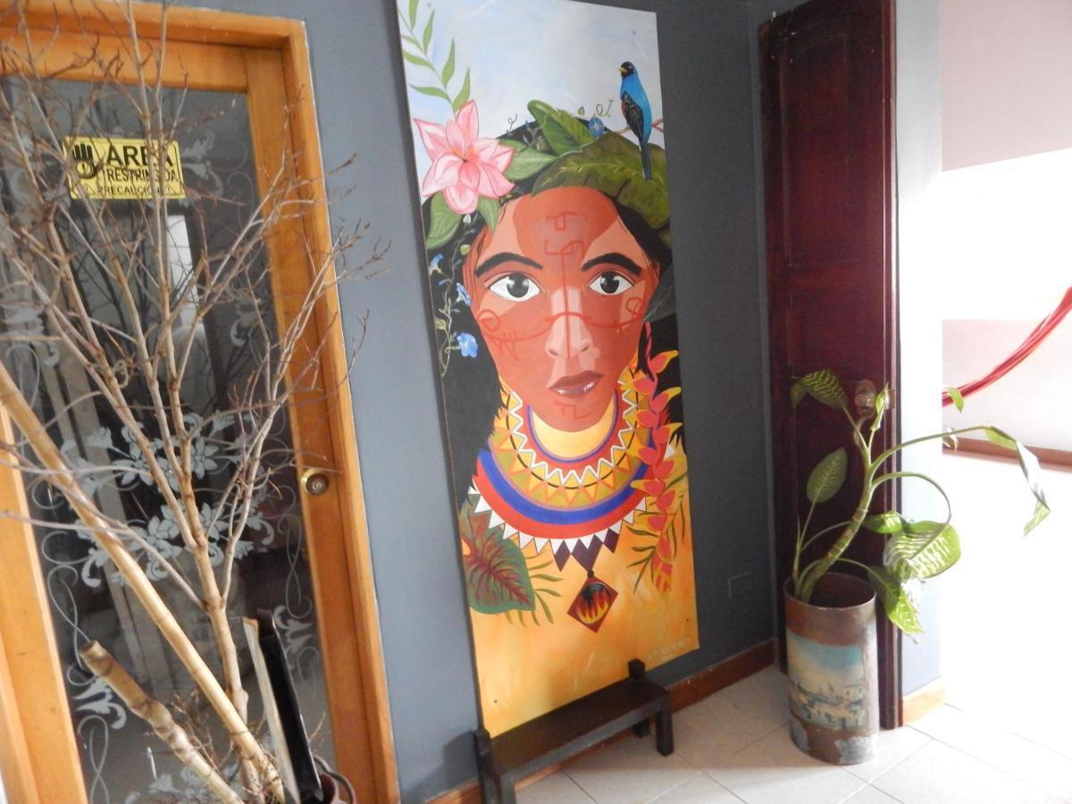 Hostal Antique House *
